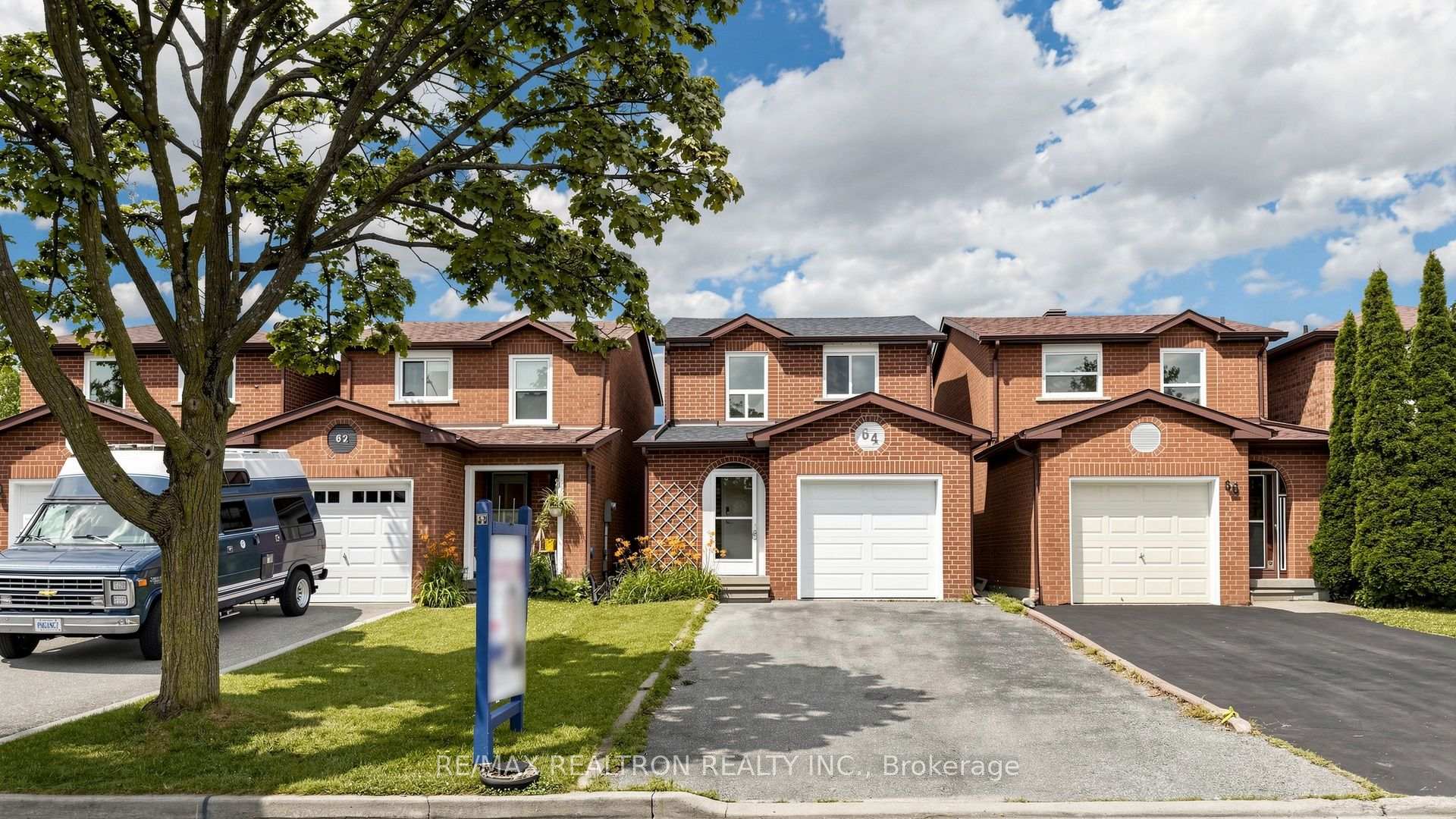 64 Dunbar Crescent — property photo