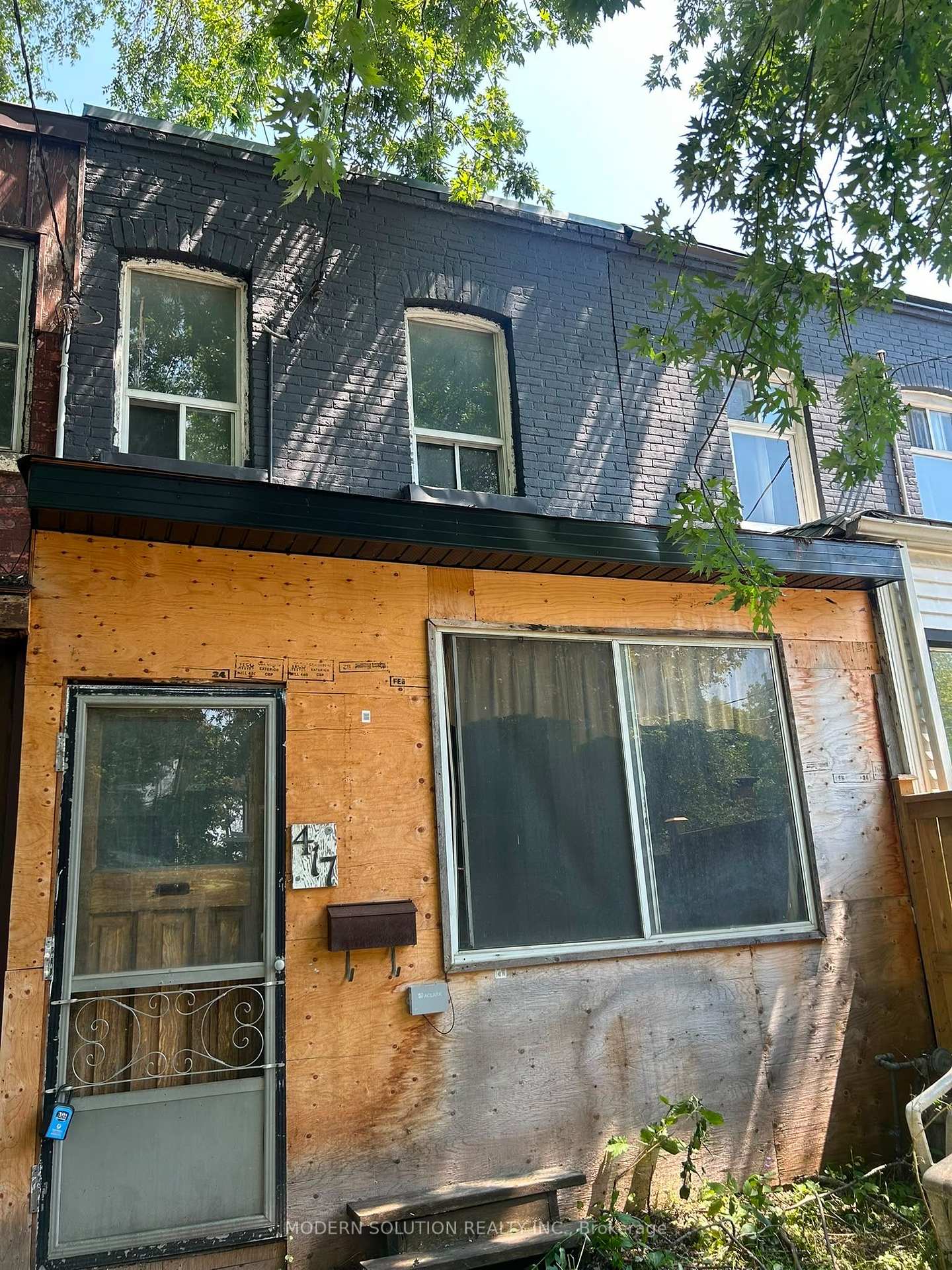 417 Leslie Street — property photo