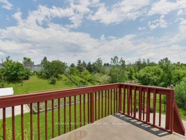 106 Pennyroyal Crescent — property photo