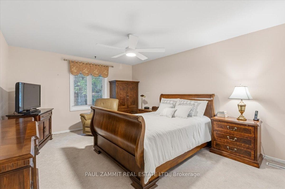 39 Woolsthorpe Crescent — property photo