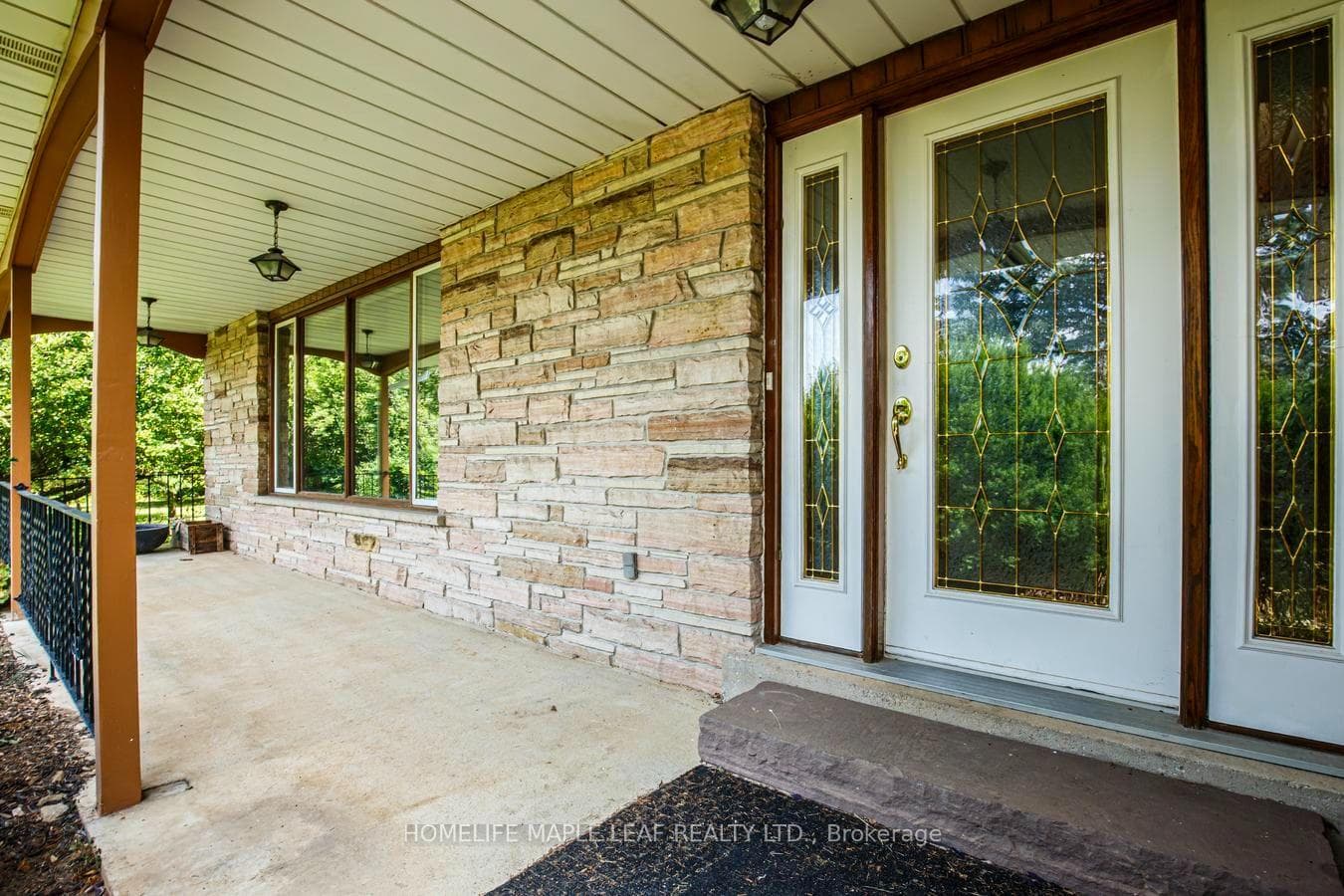 7687 Appleby Line — property photo