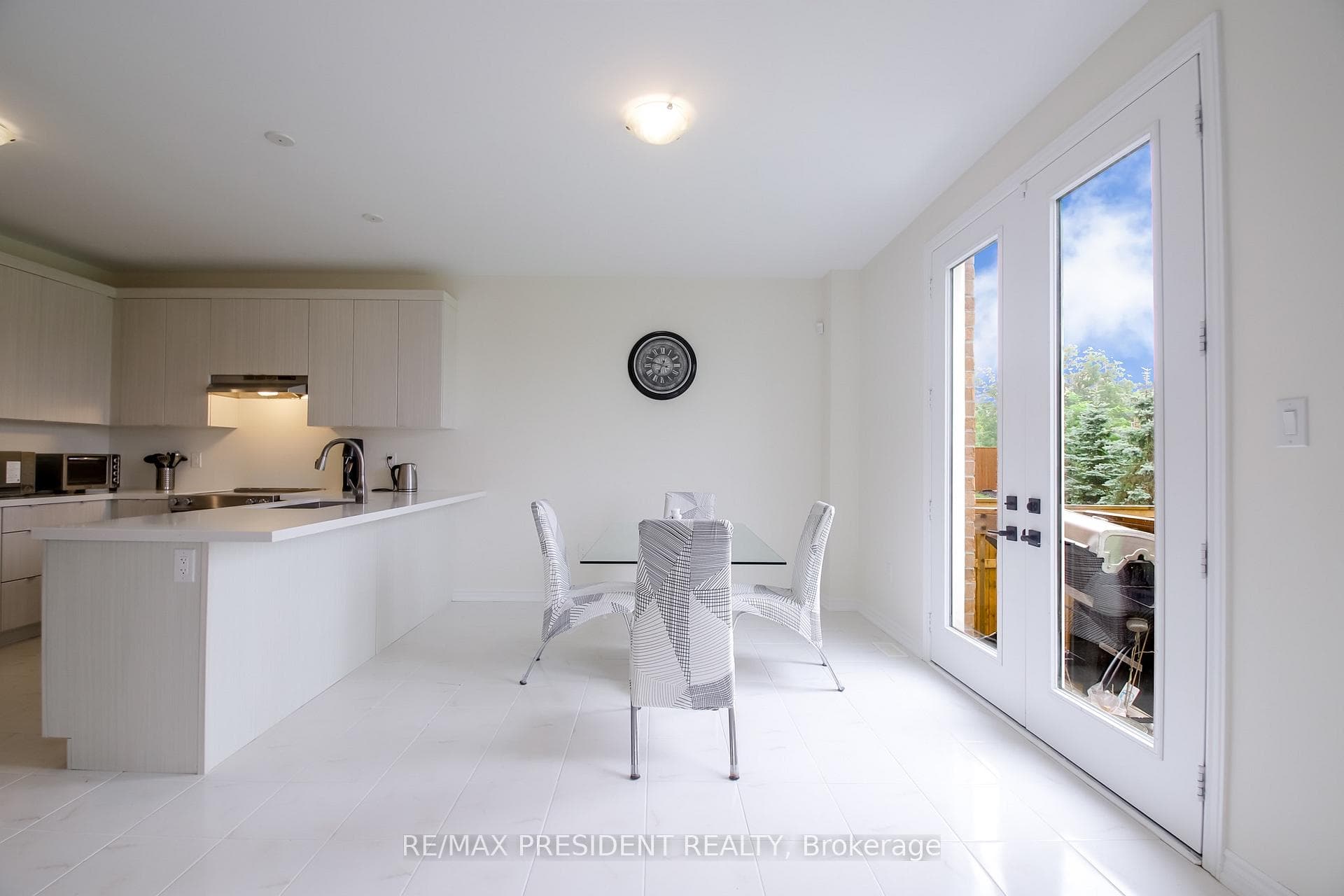 4 Cypress Point Street — property photo