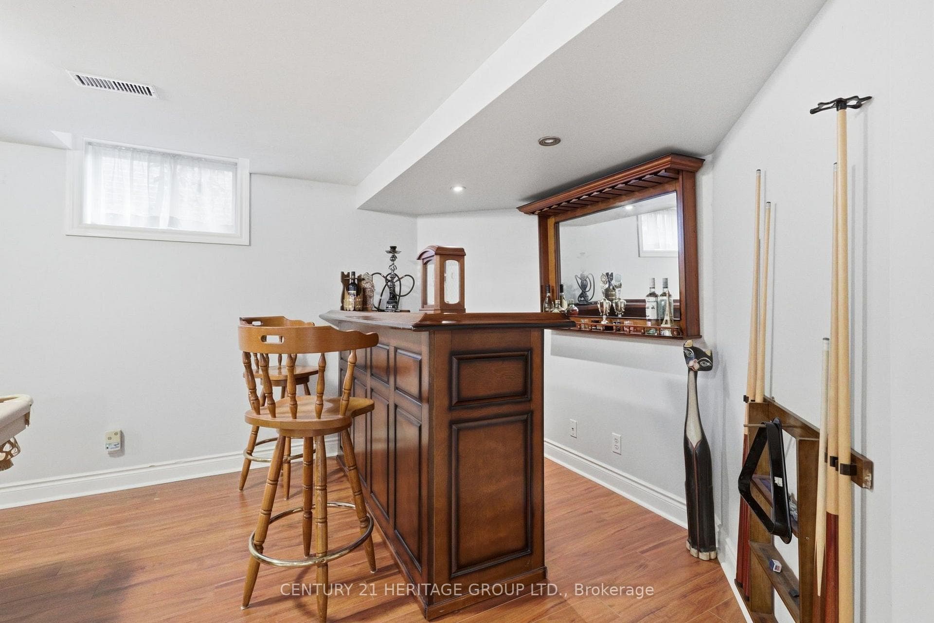 21 Silvercreek Crescent — property photo