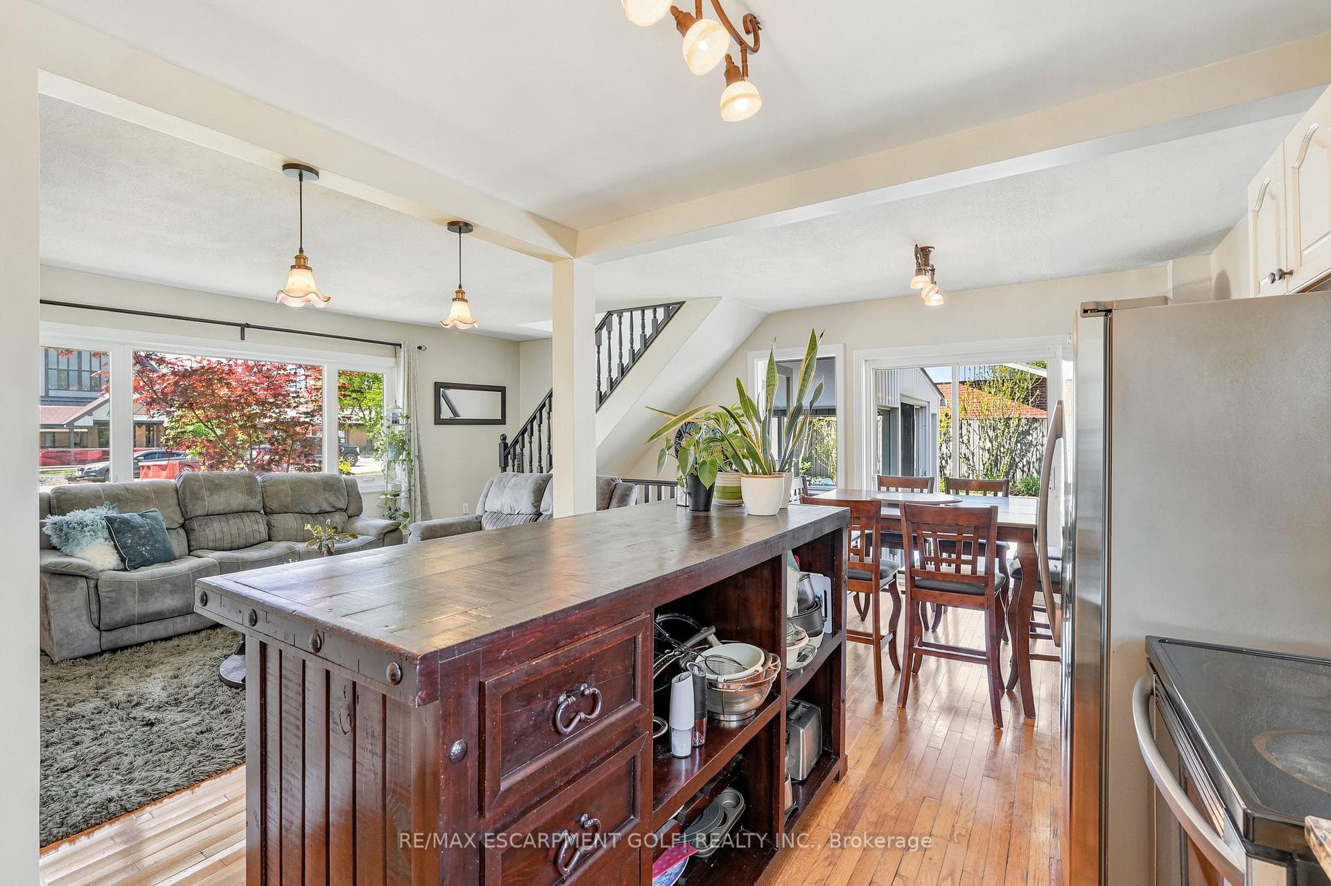 937 Park Avenue — property photo