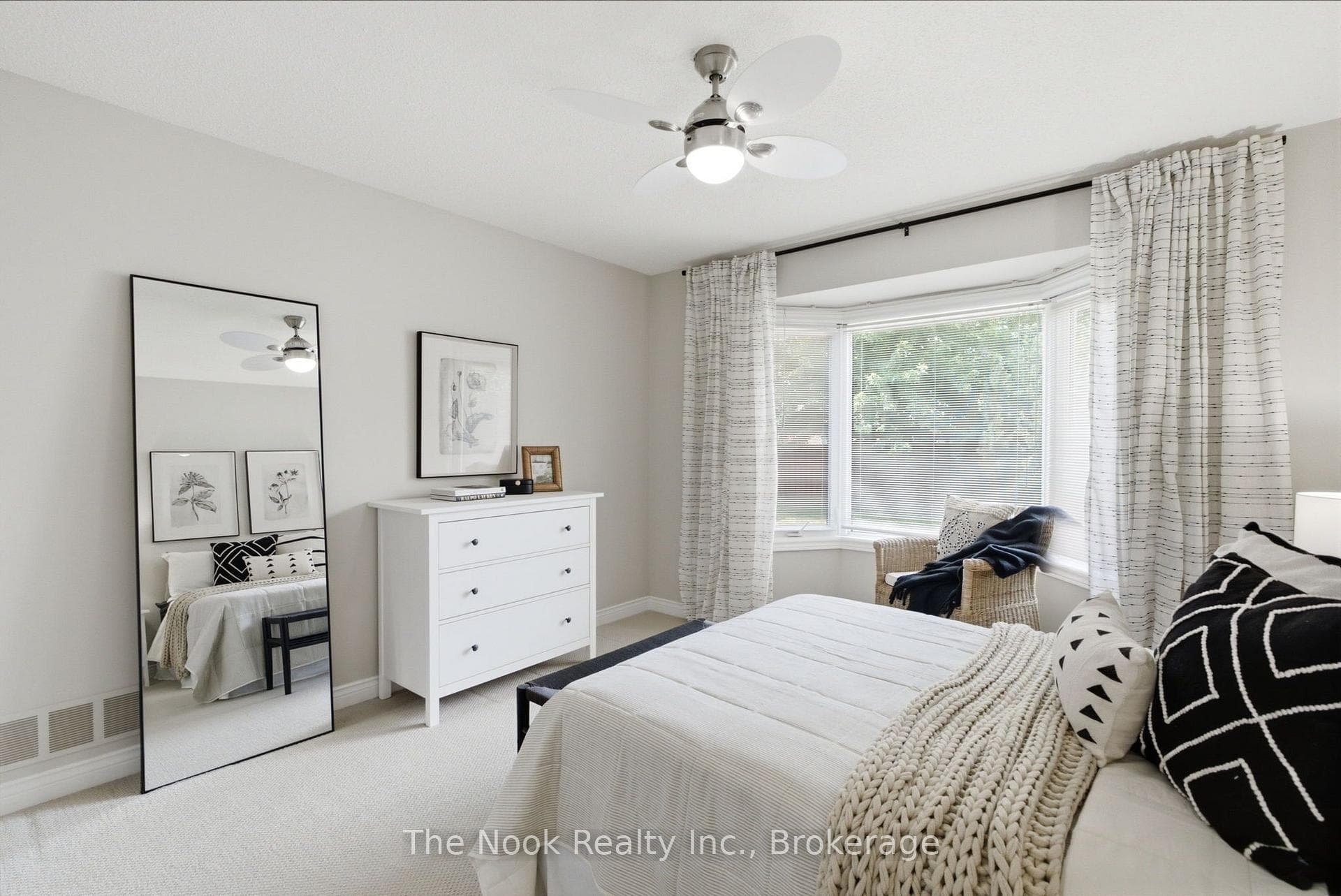 733 Sundance Circle — property photo