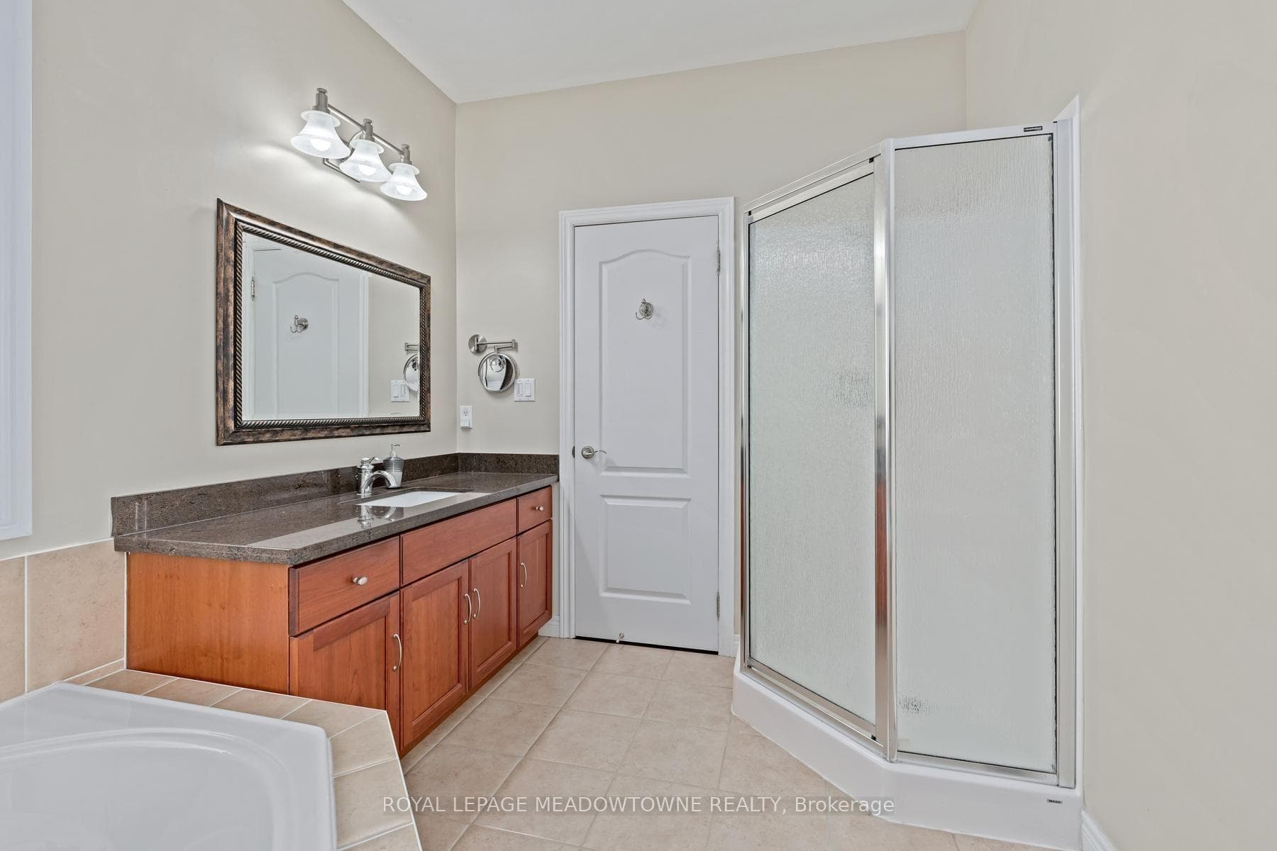 17 Dawkins Crescent — property photo