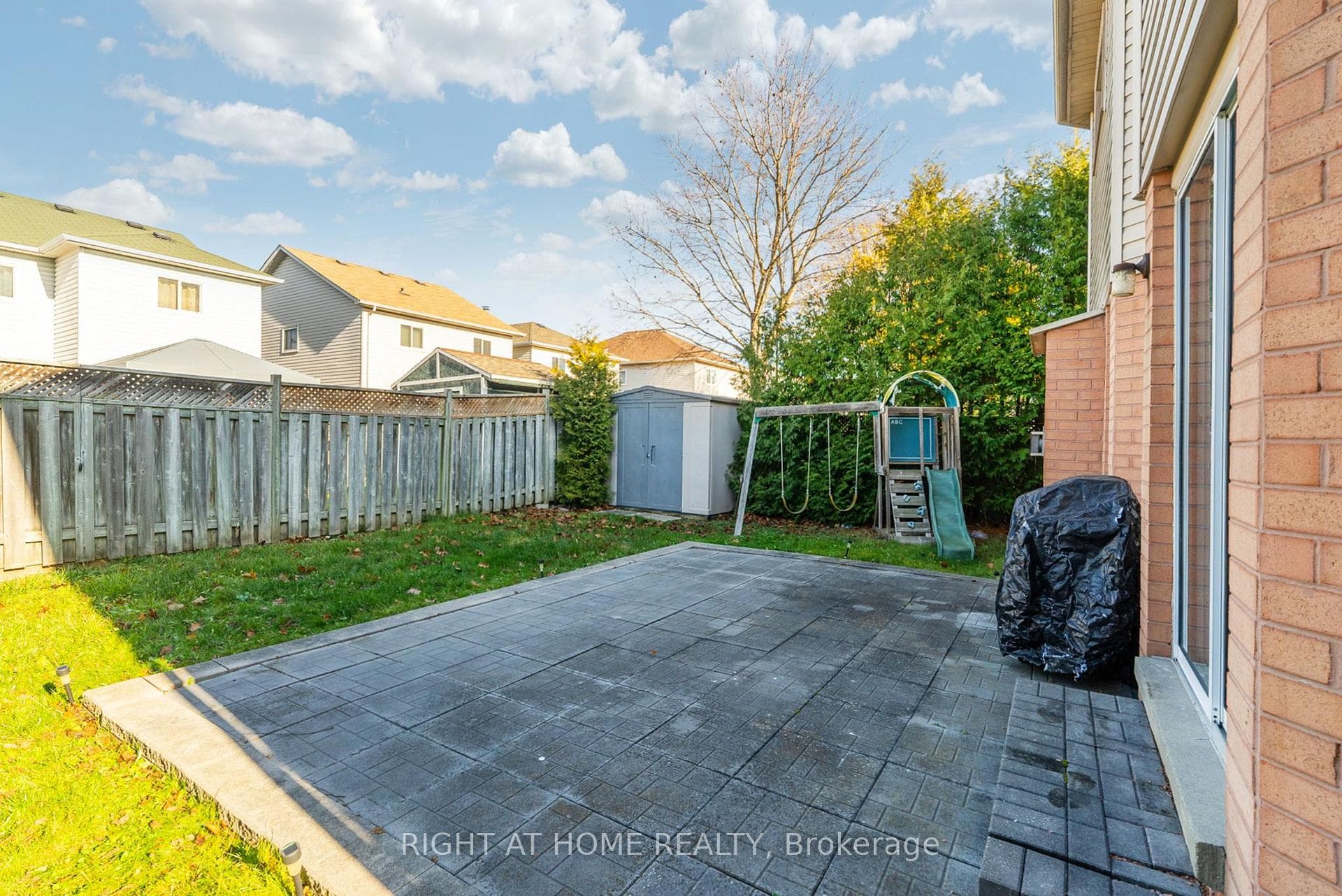 1040 Beaver Valley Crescent — property photo