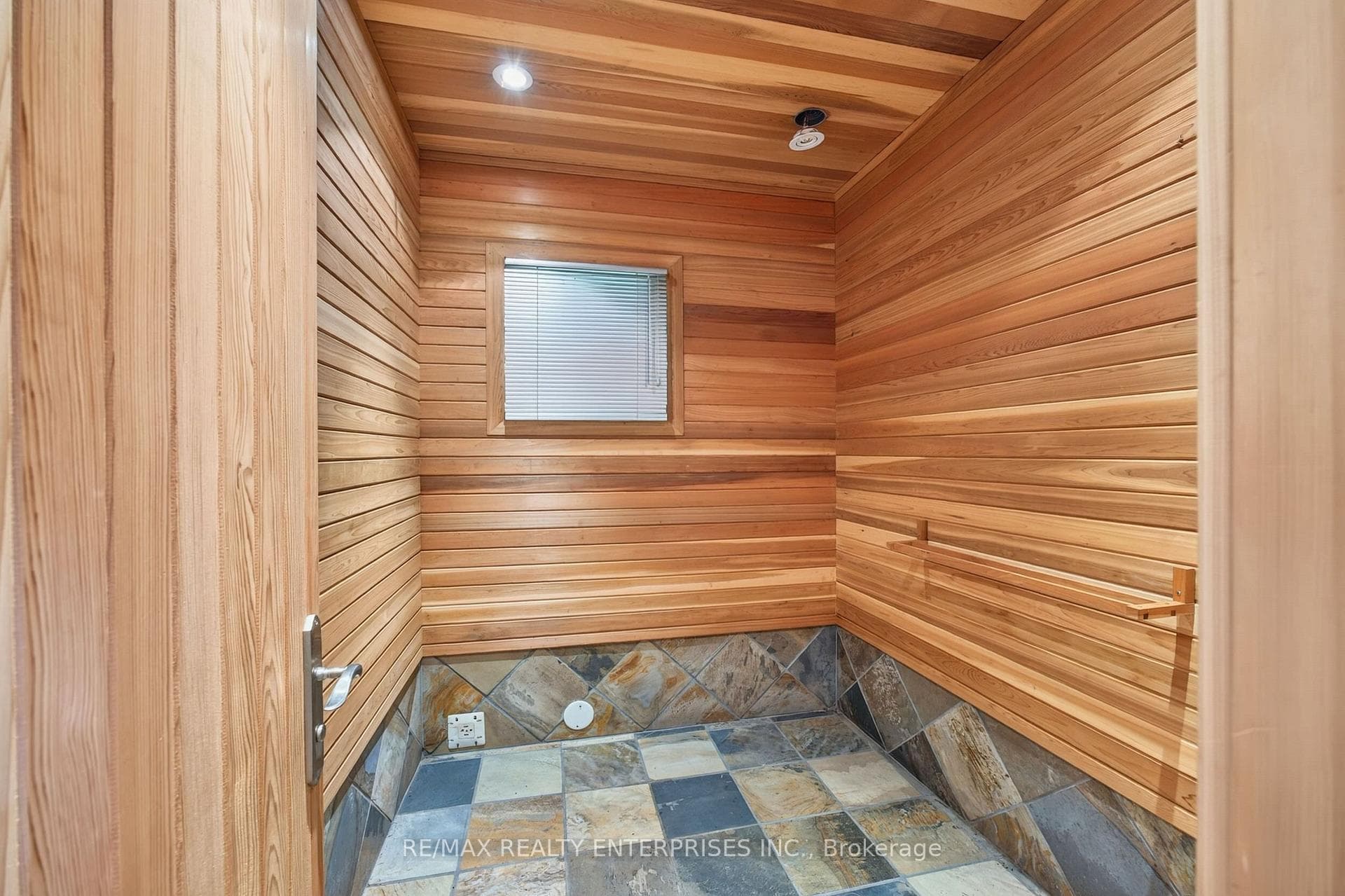 1396 Crescent Road — property photo