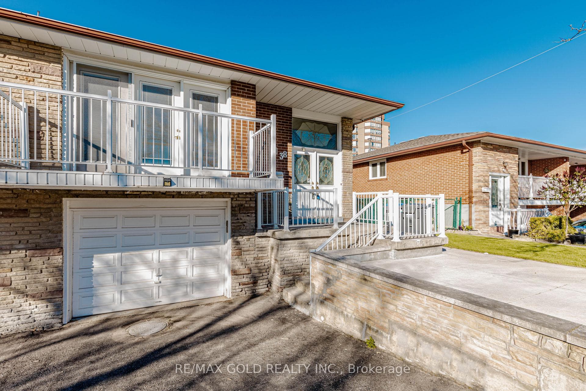 38 Achill Crescent — property photo