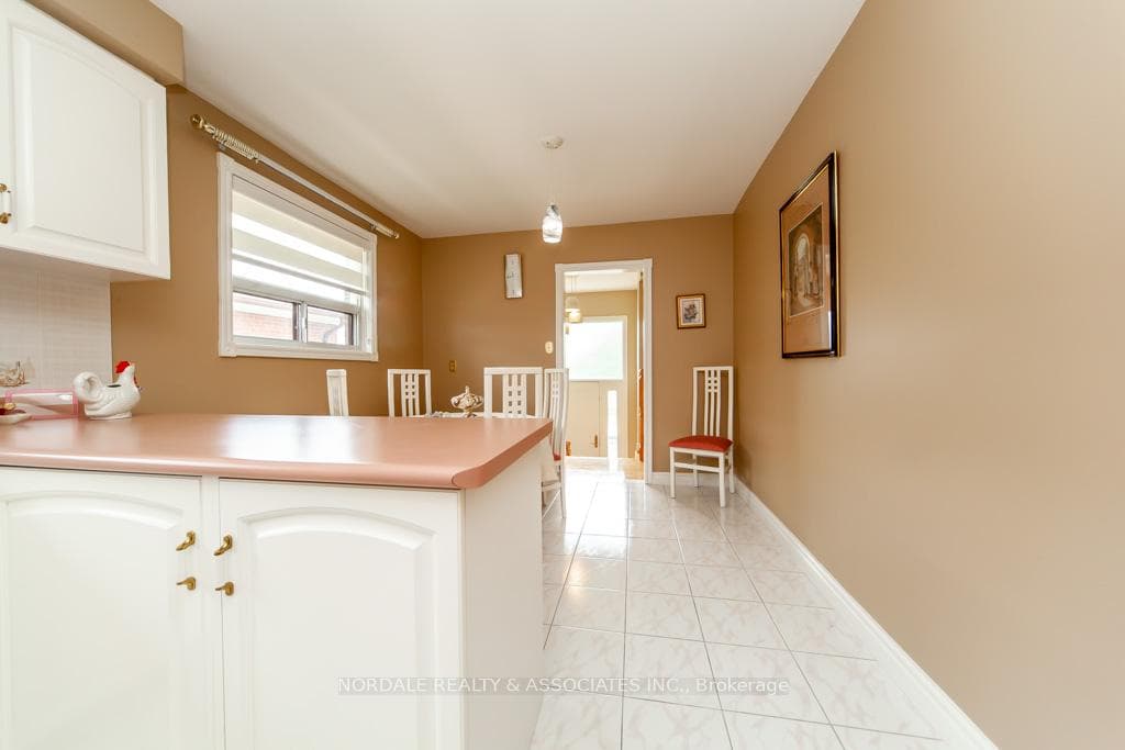 288 Hullmar Drive — property photo