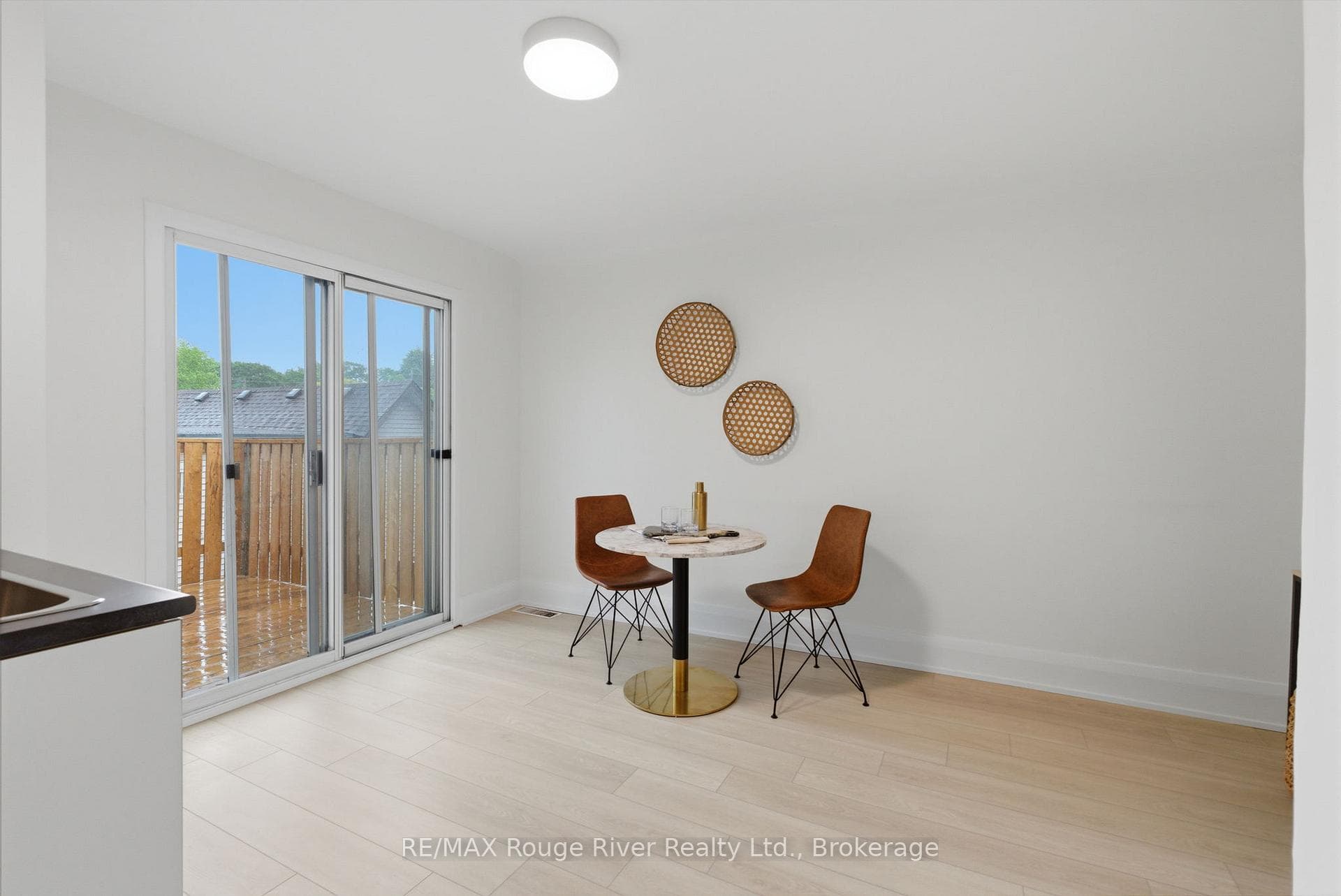 7 Heyworth Crescent — property photo