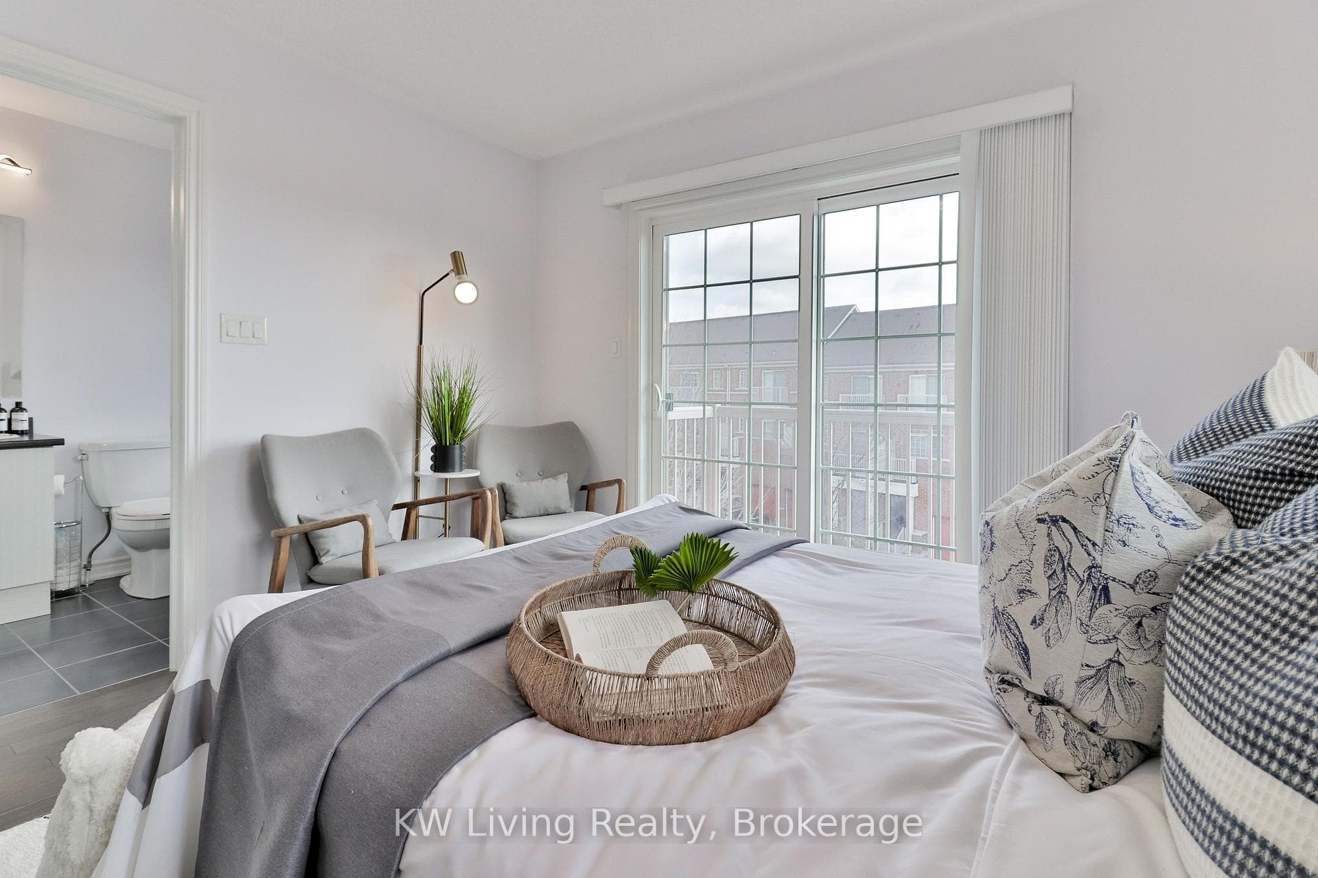 10373 Woodbine Avenue — property photo