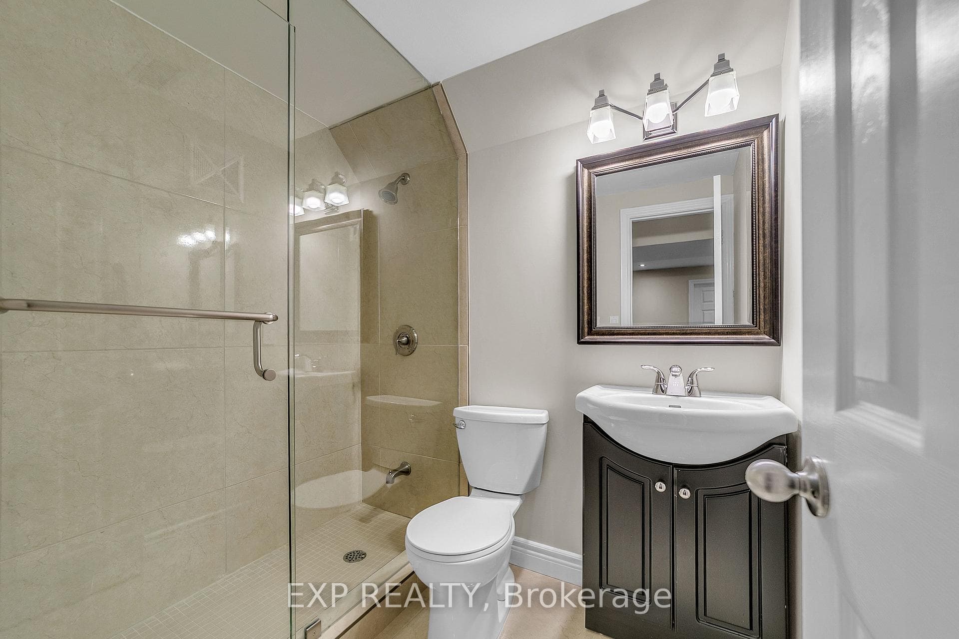 860 Hollander Road — property photo