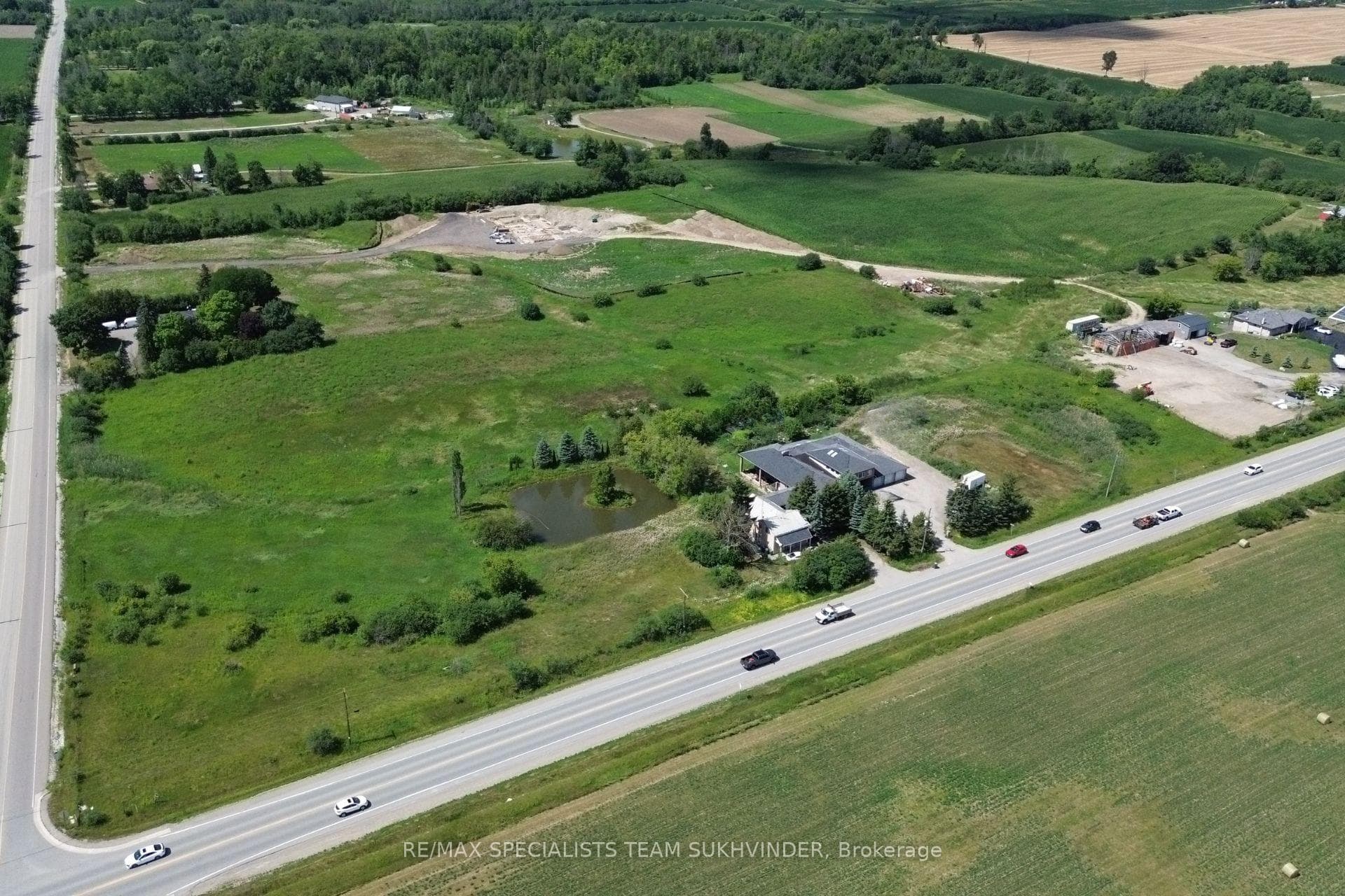 7048 King Street — property photo