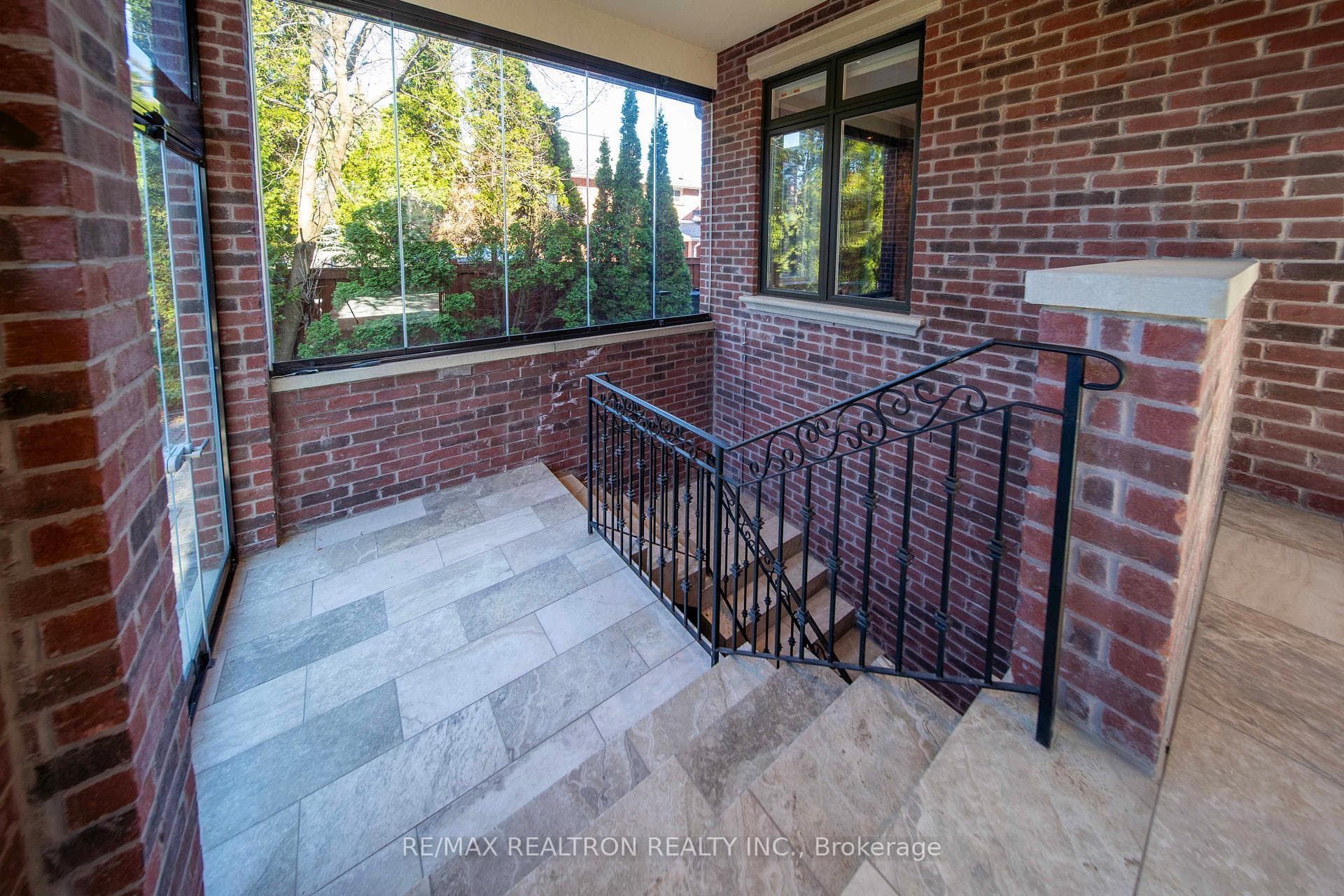 74 Yongehurst Road — property photo