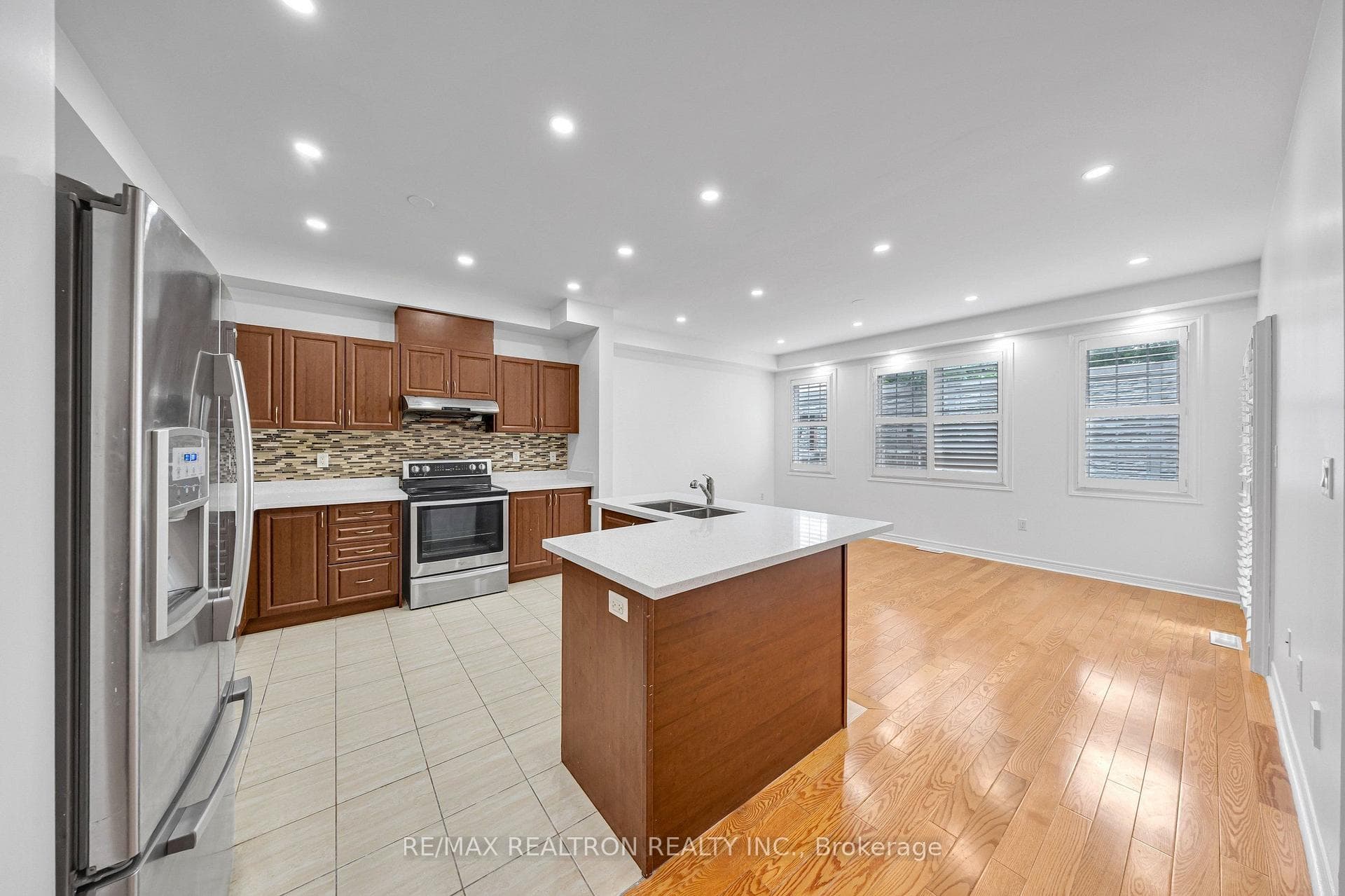 138 Angus Drive — property photo