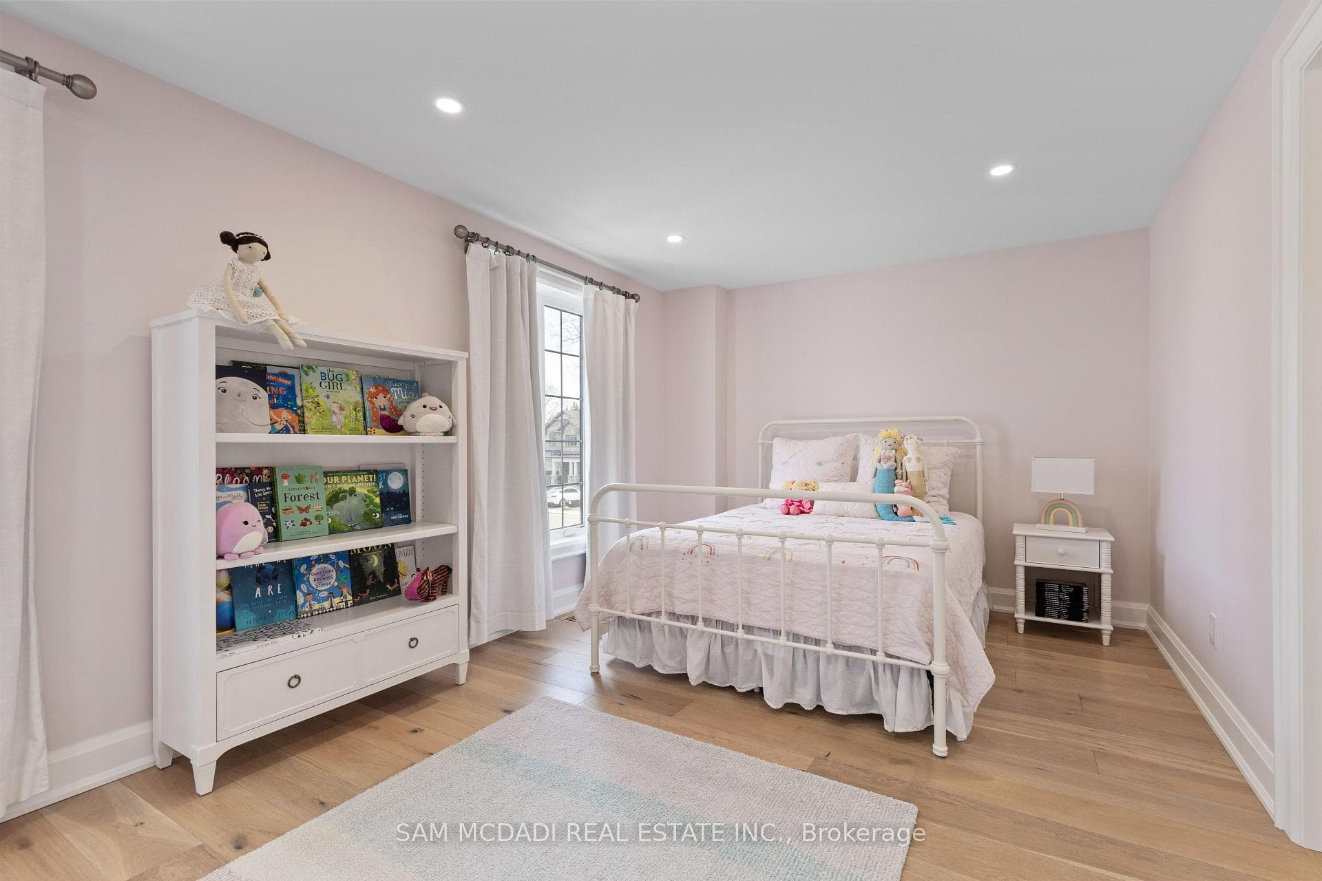 4 Iroquois Avenue — property photo