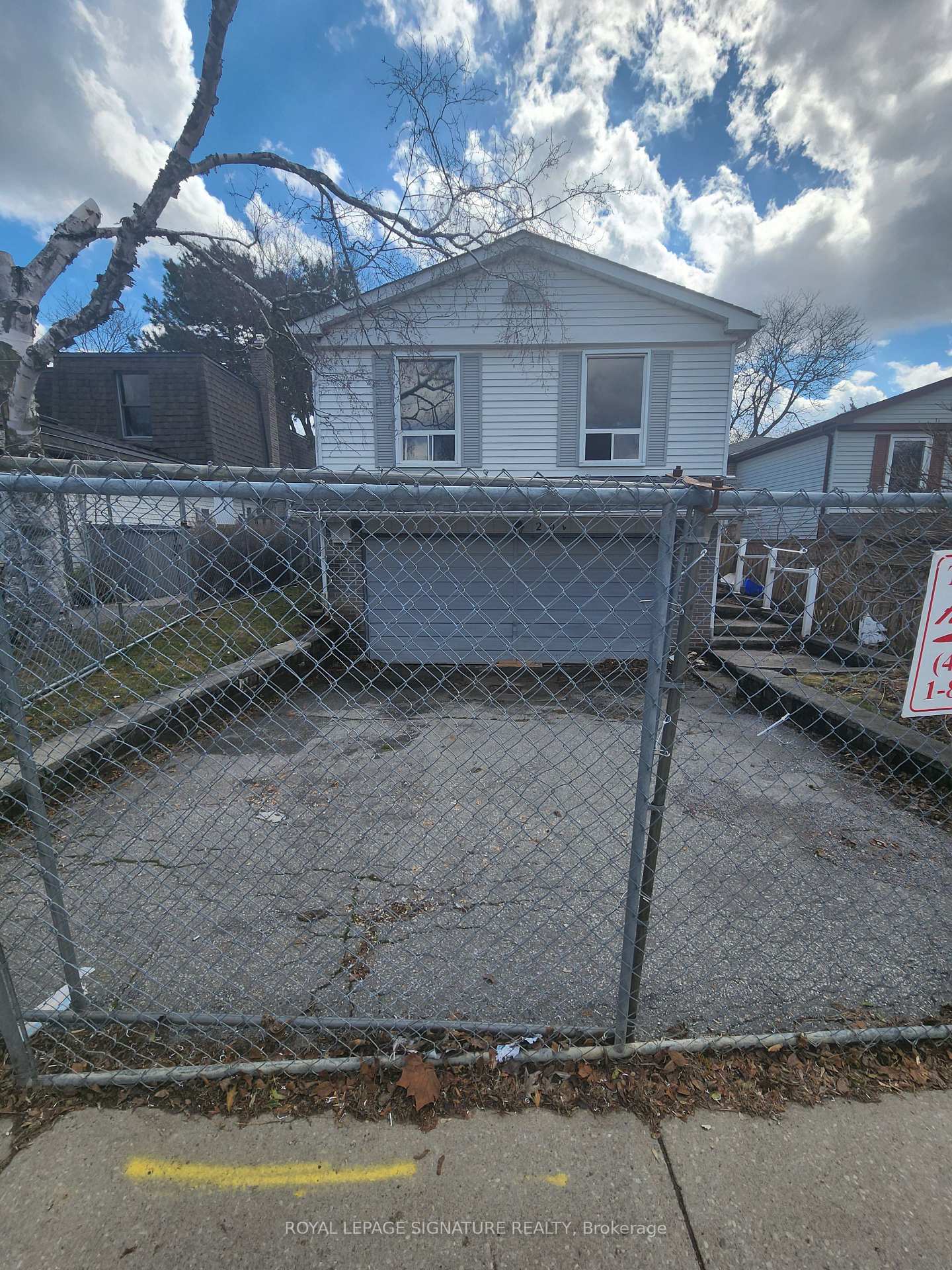 29 Lillooet Crescent — property photo