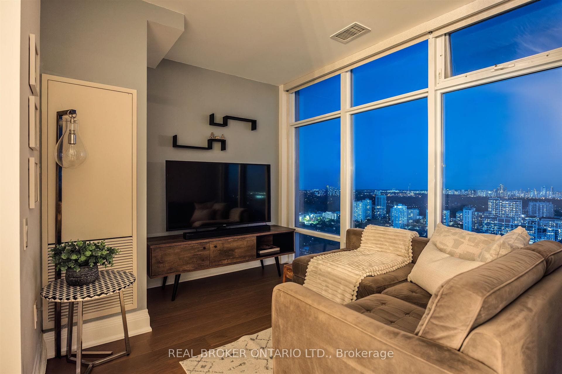 4603- 2191 Yonge Street — property photo