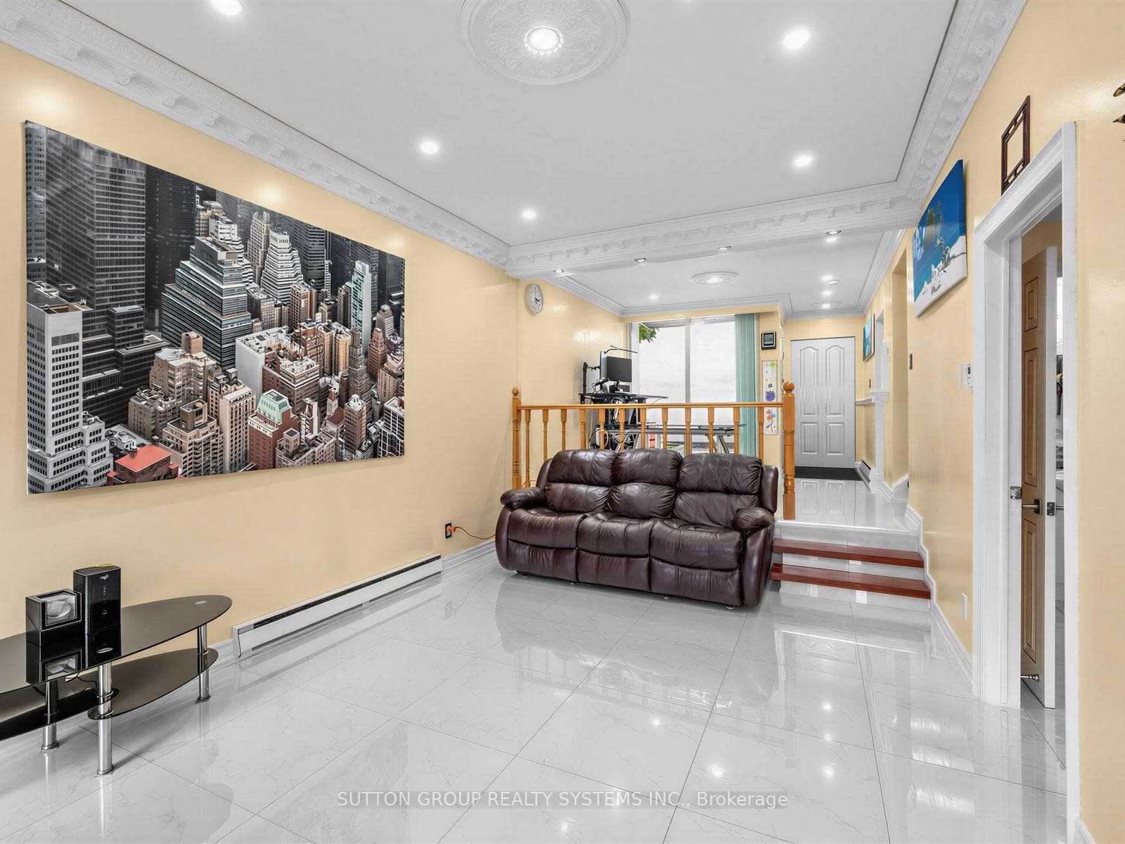 86- 2901 Jane Street — property photo