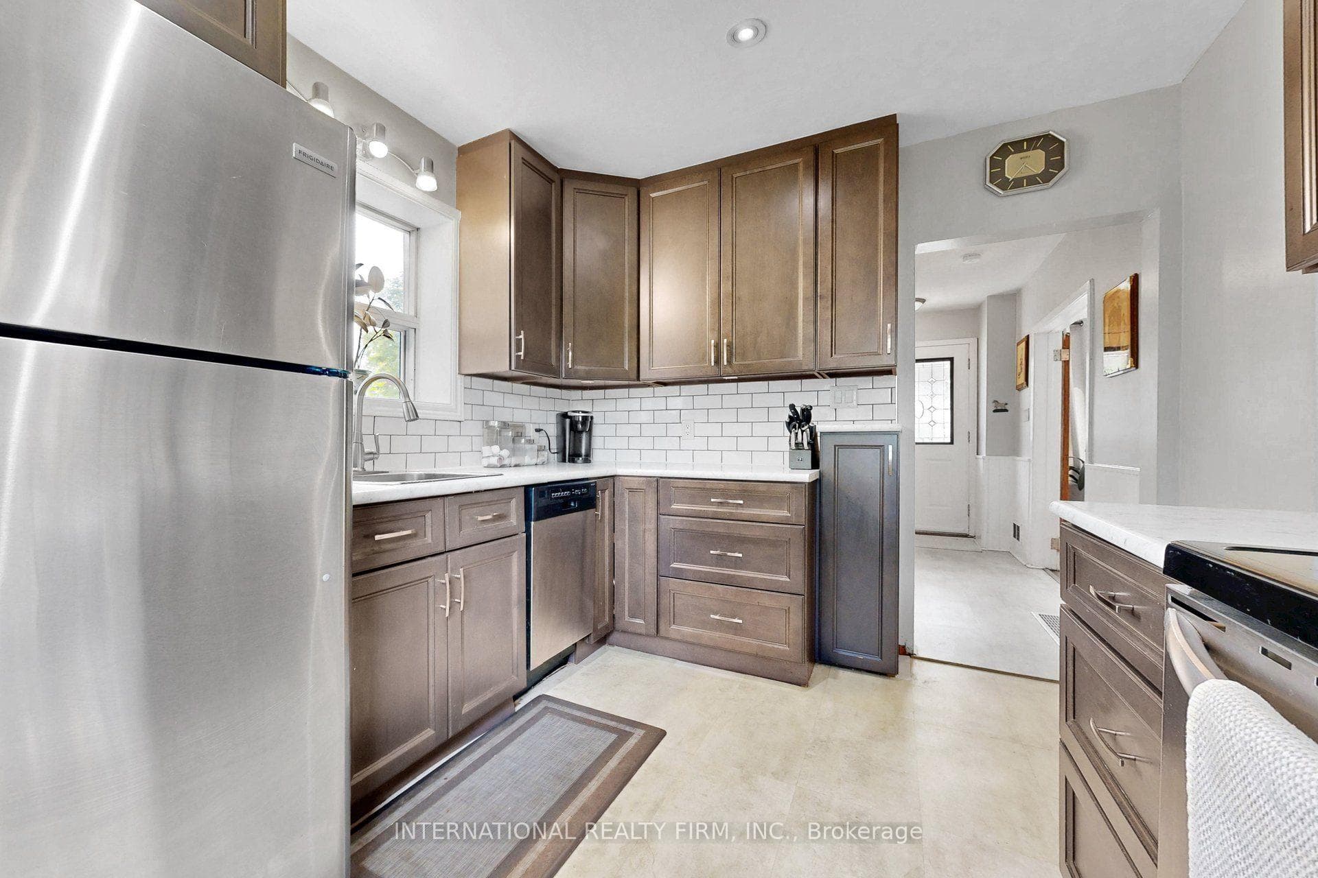 62 Porchester Drive — property photo