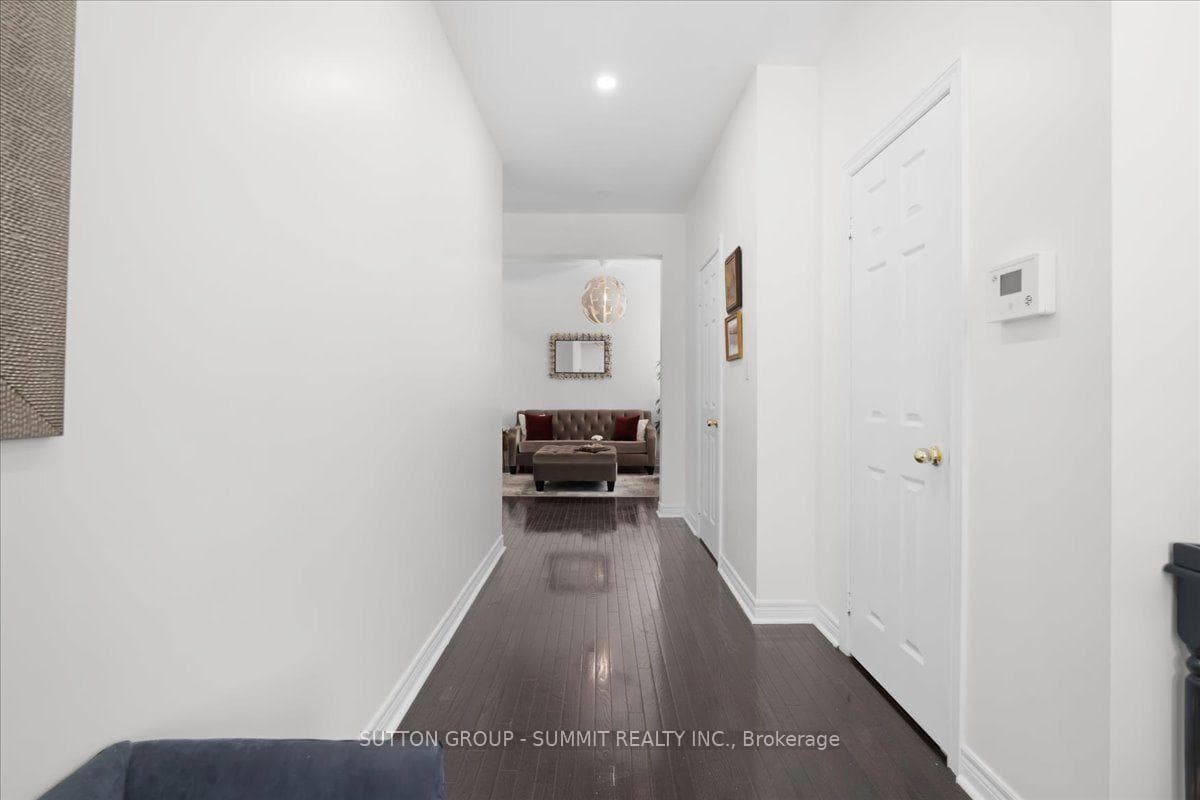 426 Bessborough Drive — property photo