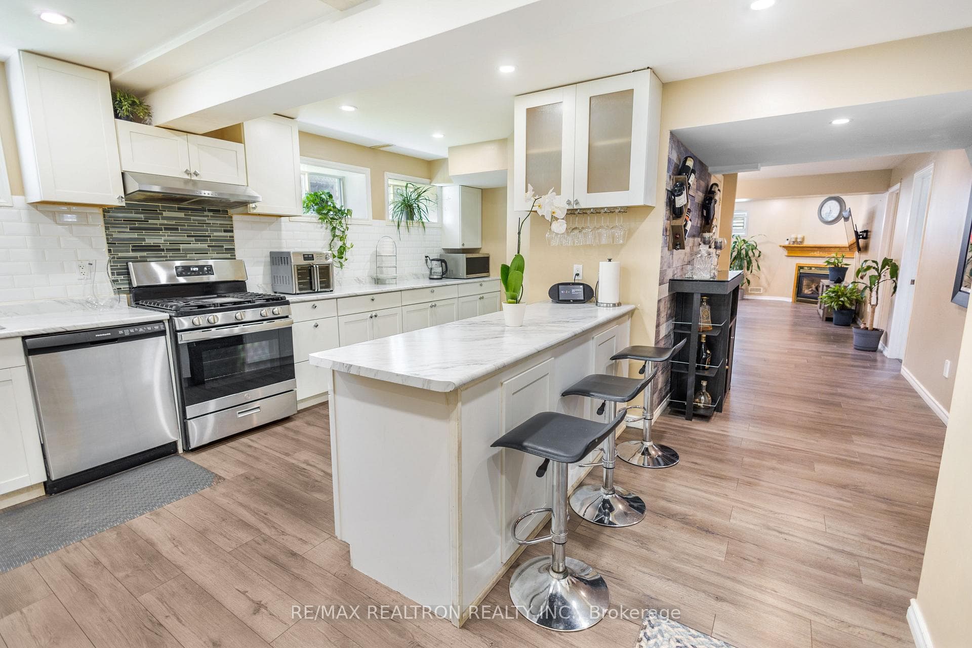 195 Ryerson Crescent — property photo