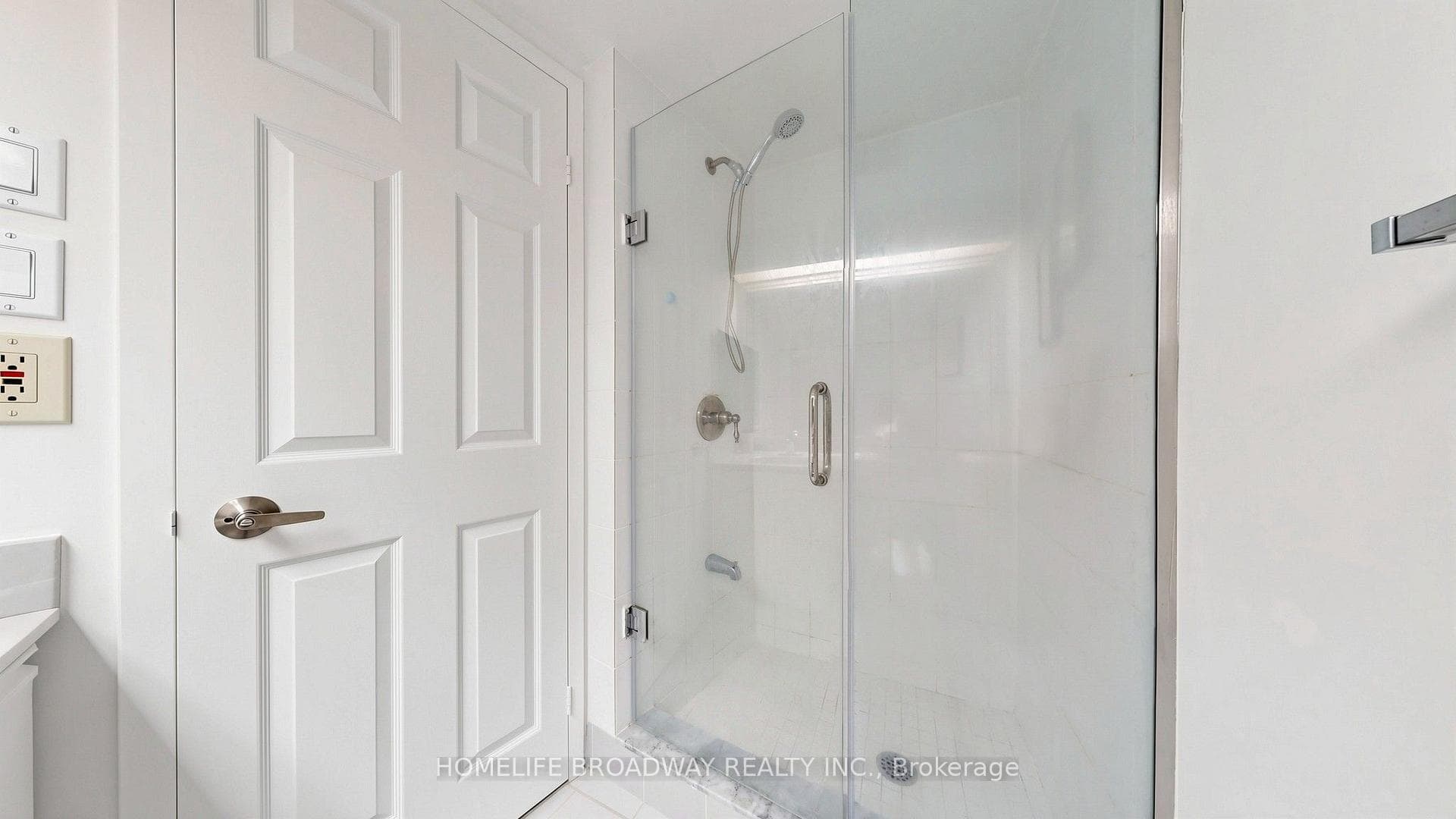 3507- 77 Harbour Square — property photo