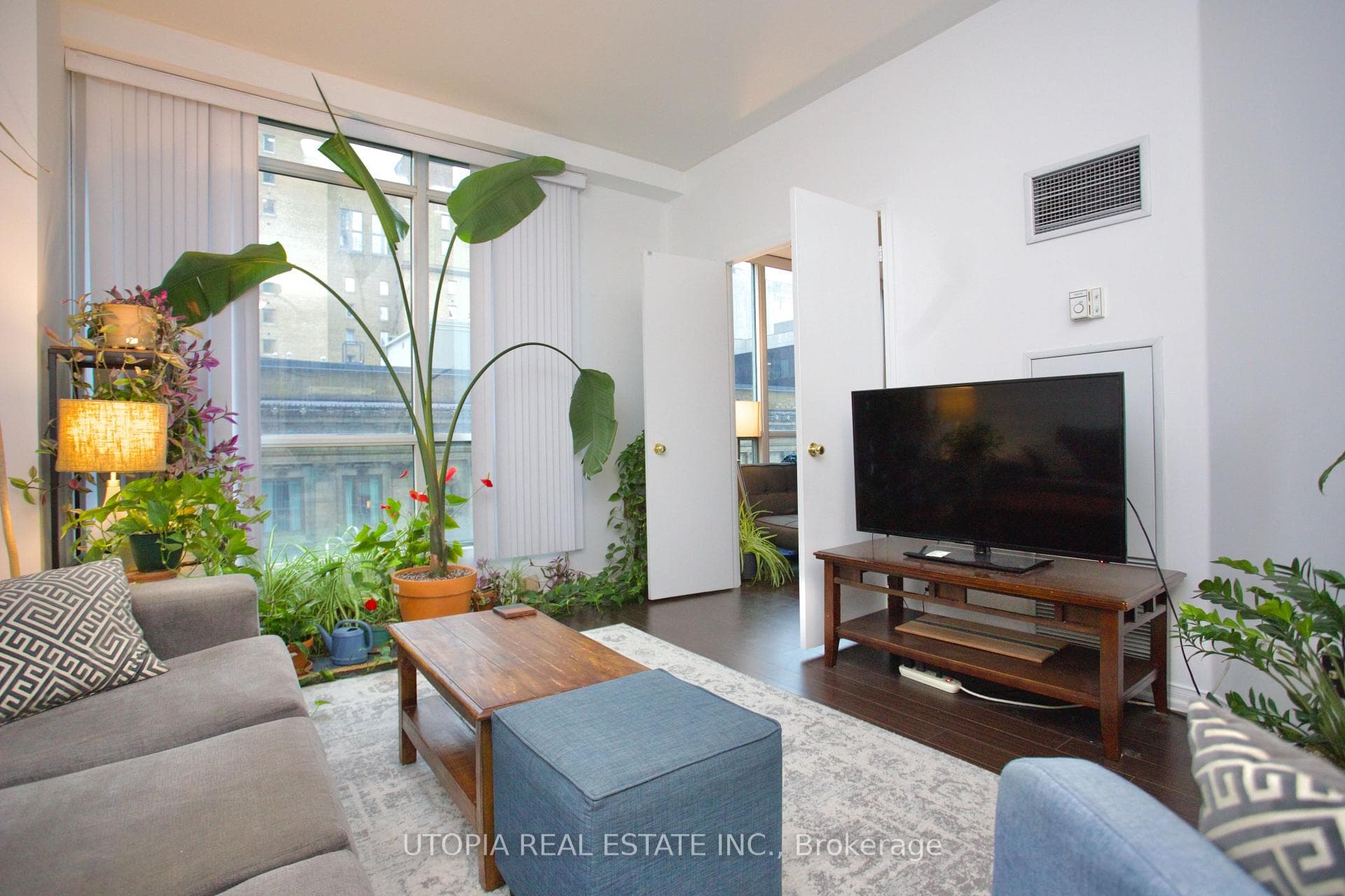 1017- 7 King Street — property photo