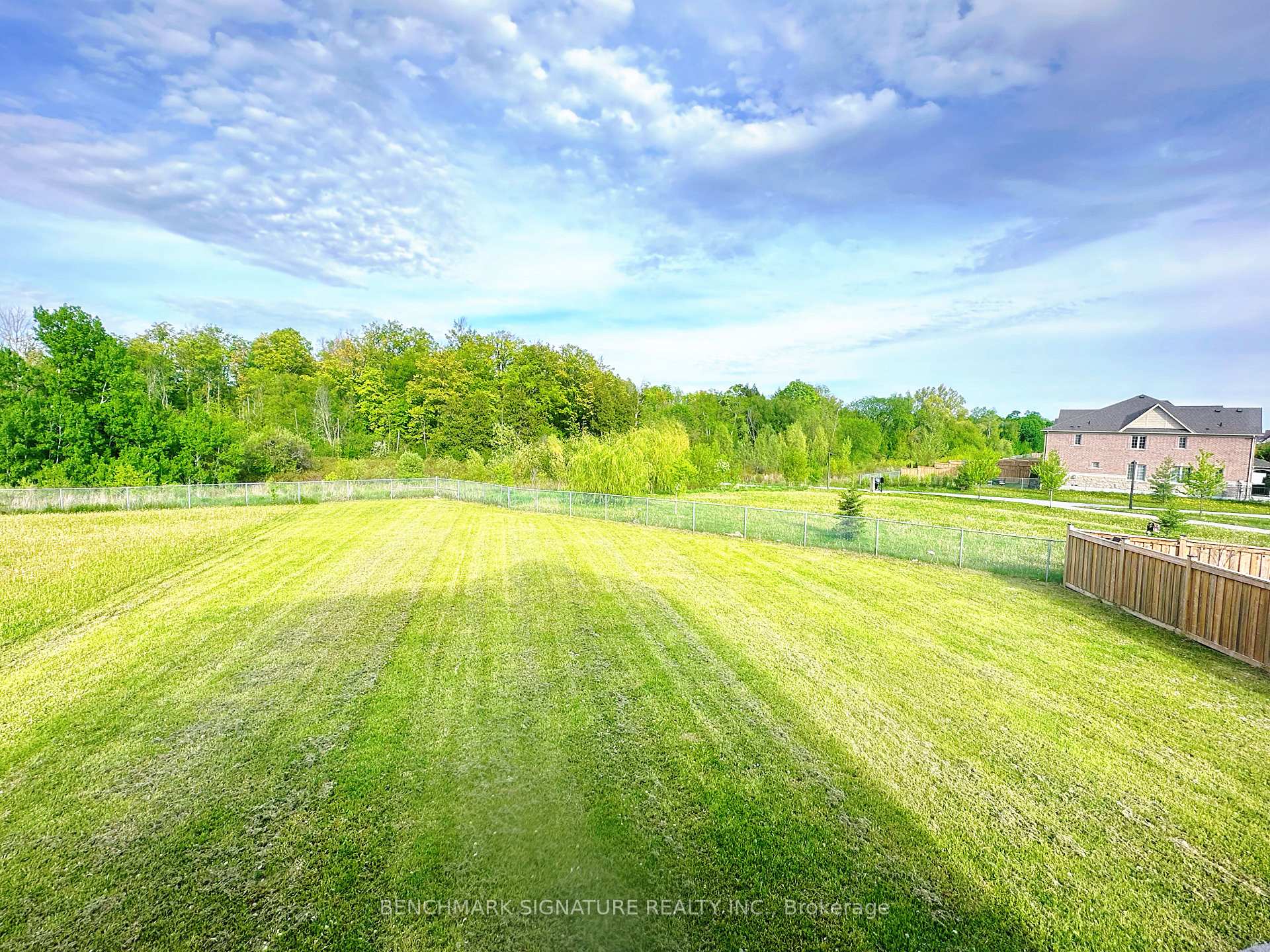 2481 Bandsman Crescent — property photo