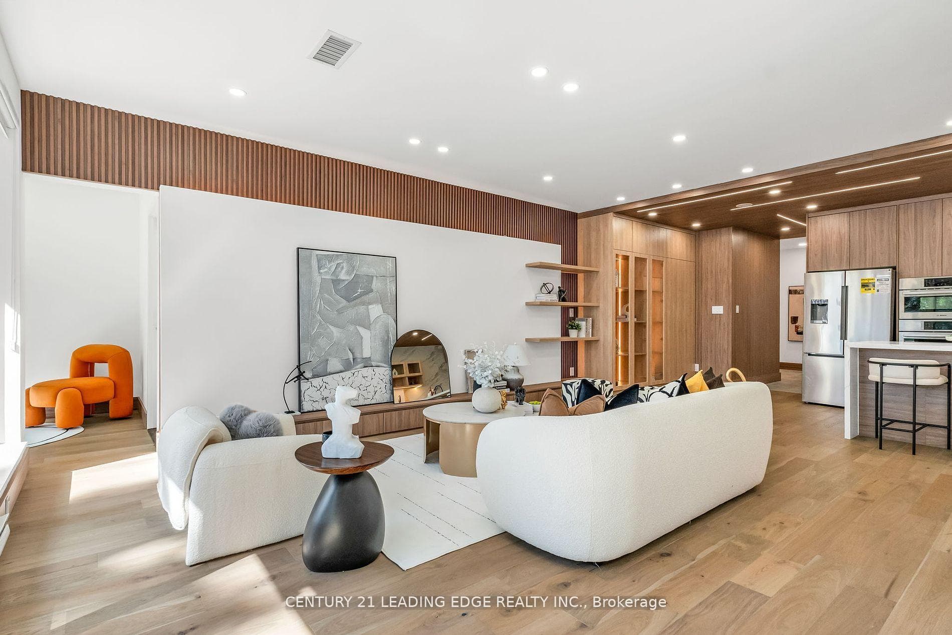 208- 1 Watergarden Way — property photo