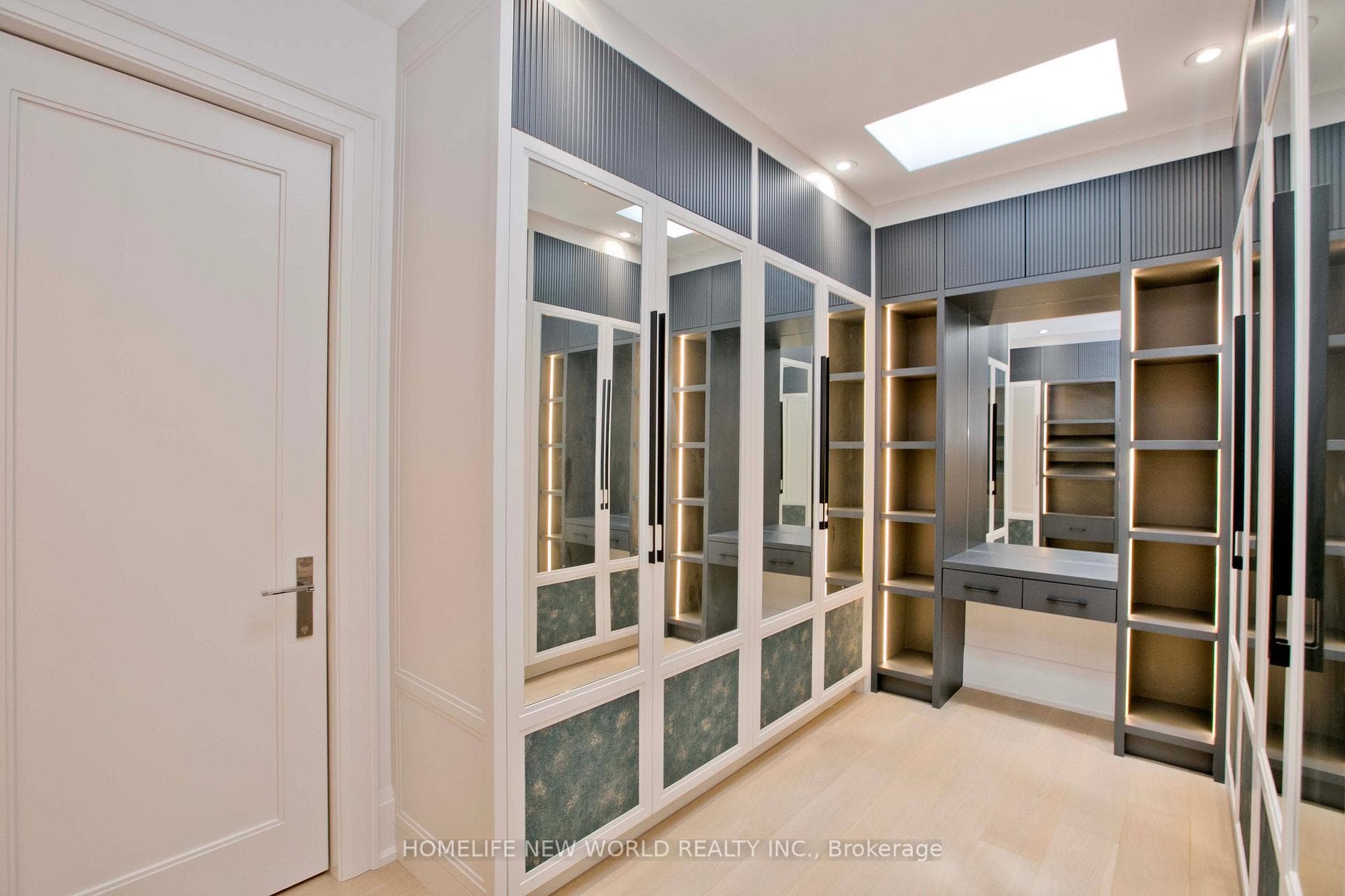 47 Tournament Drive — property photo