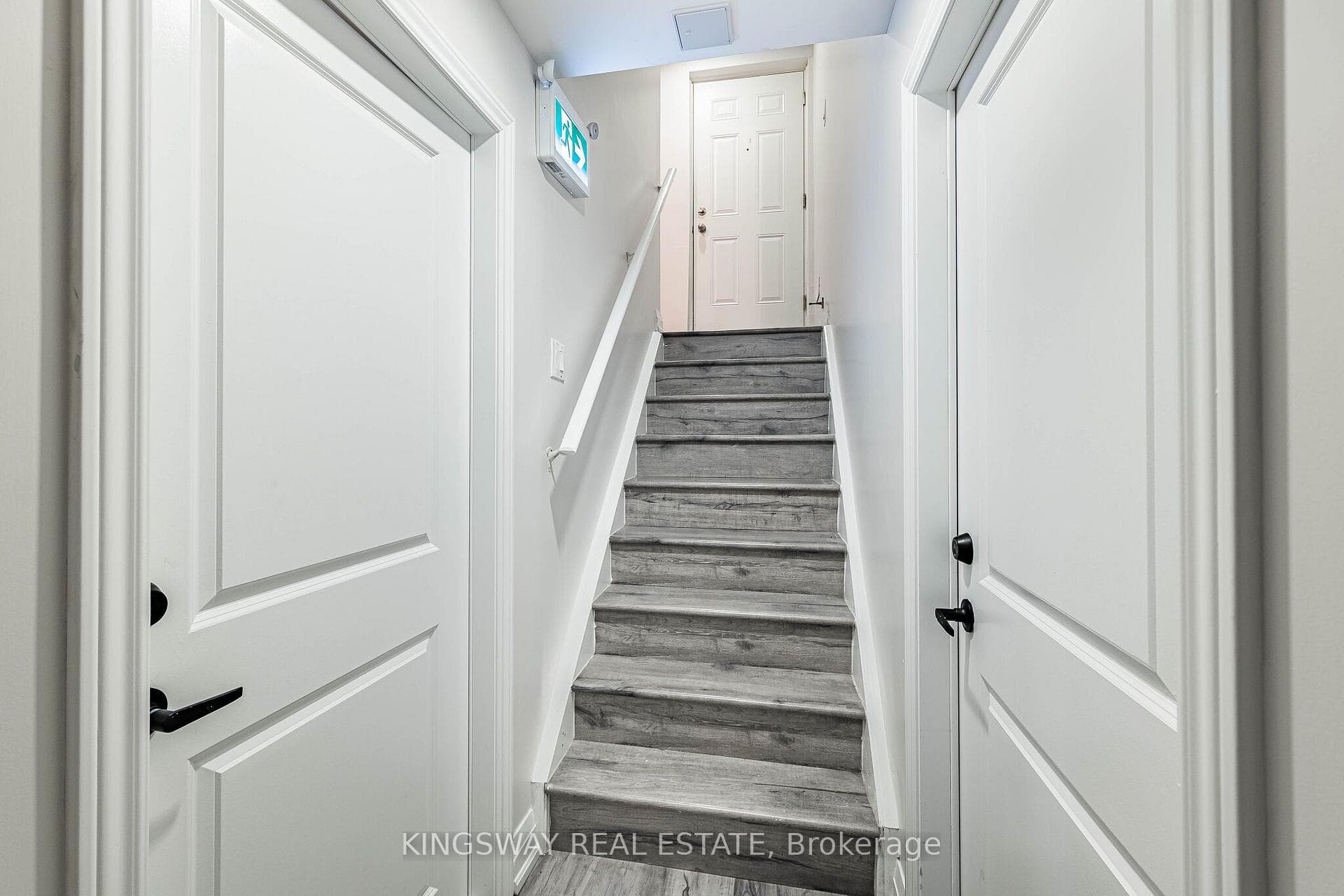 323 Cochrane Terrace — property photo