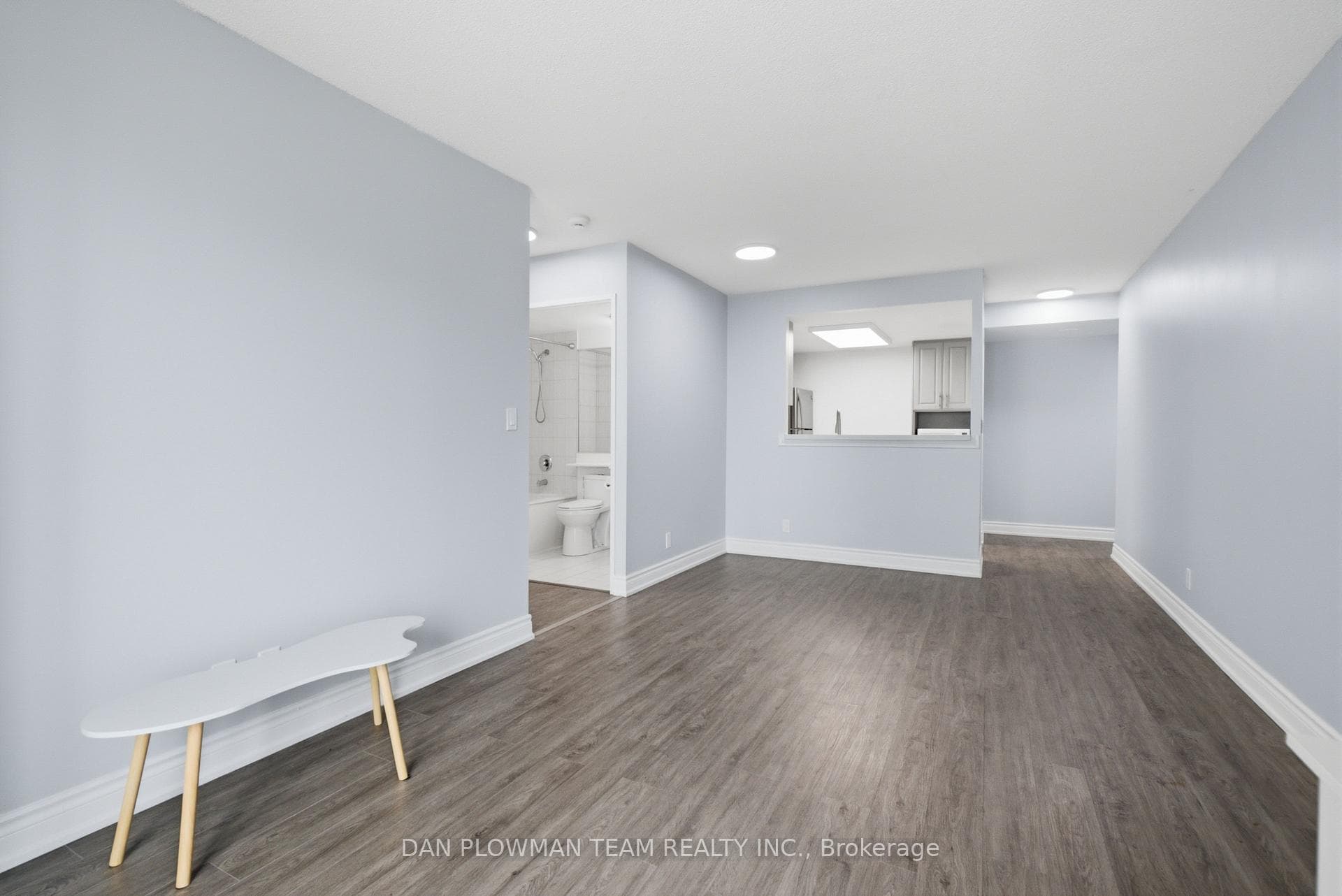 913- 8 Lee Centre Drive — property photo