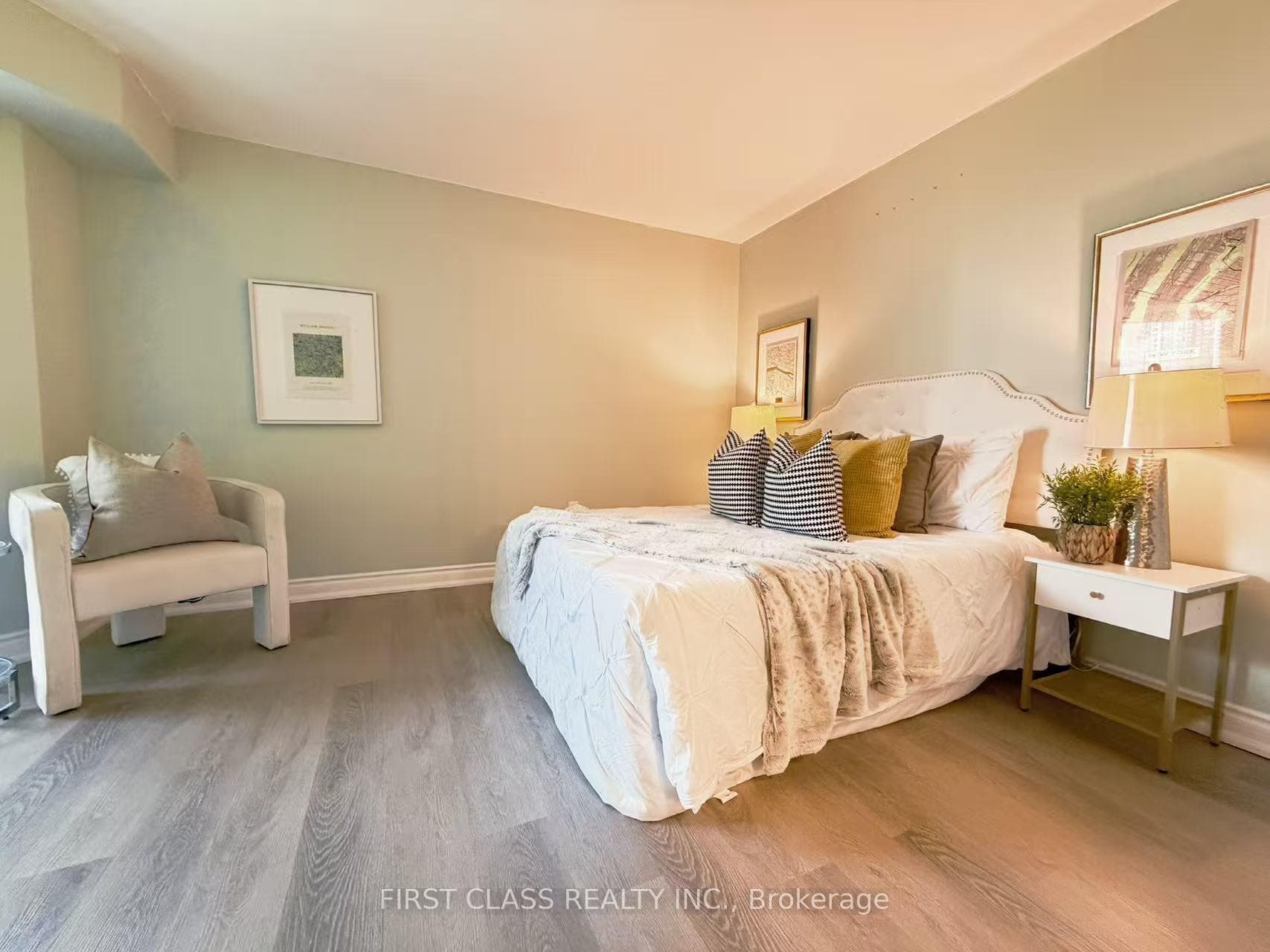 715- 11 Michael Power Place — property photo