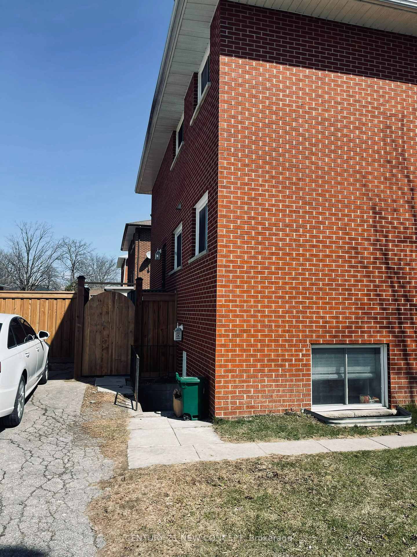 580 Digby Avenue — property photo