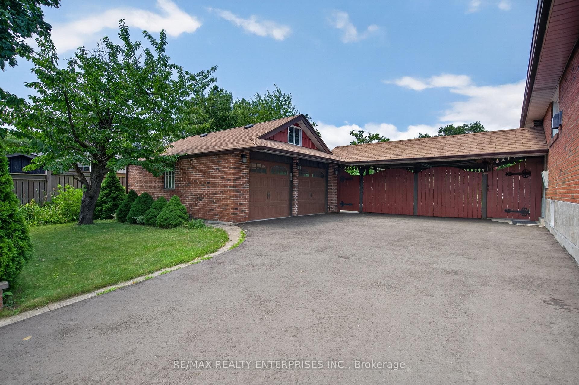1282 Daimler Road — property photo