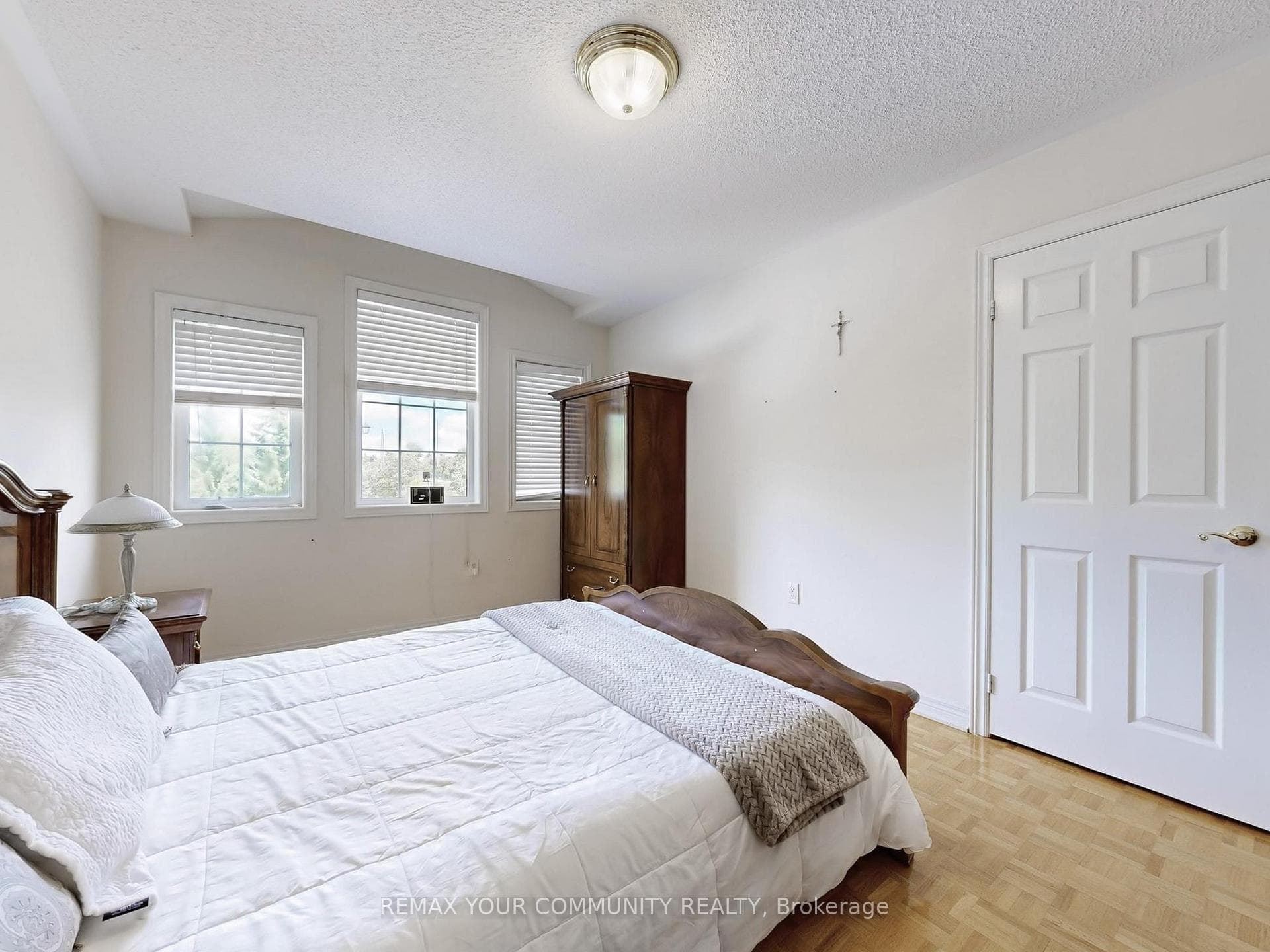 24 Cachet Hill Crescent — property photo