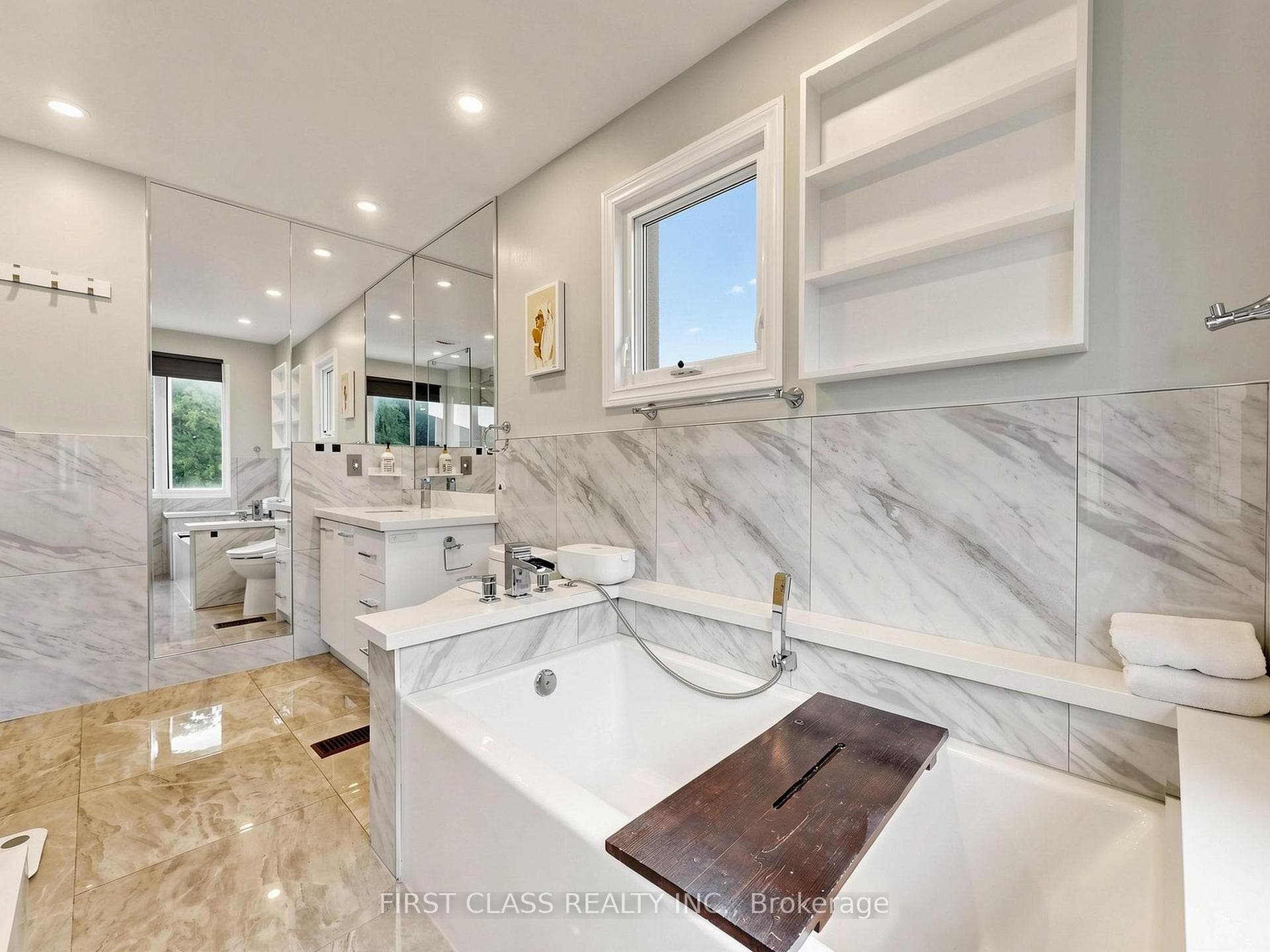 967 White Clover Way — property photo