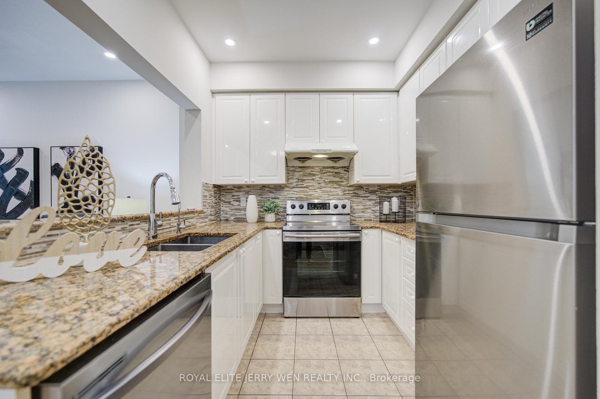 140 Frank Endean Road — property photo