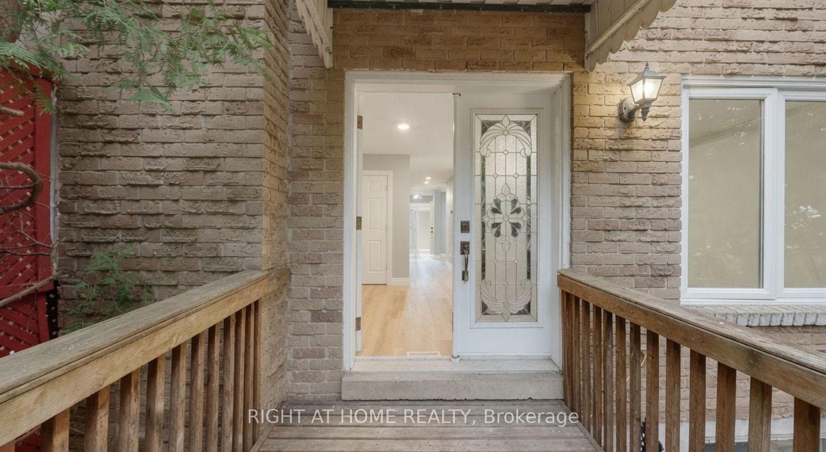 35 Chalfield Lane — property photo