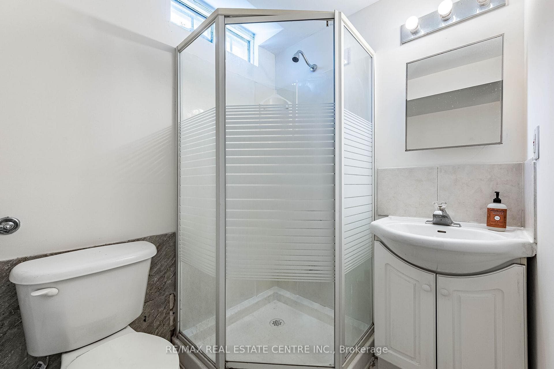 87 Tulip Drive — property photo