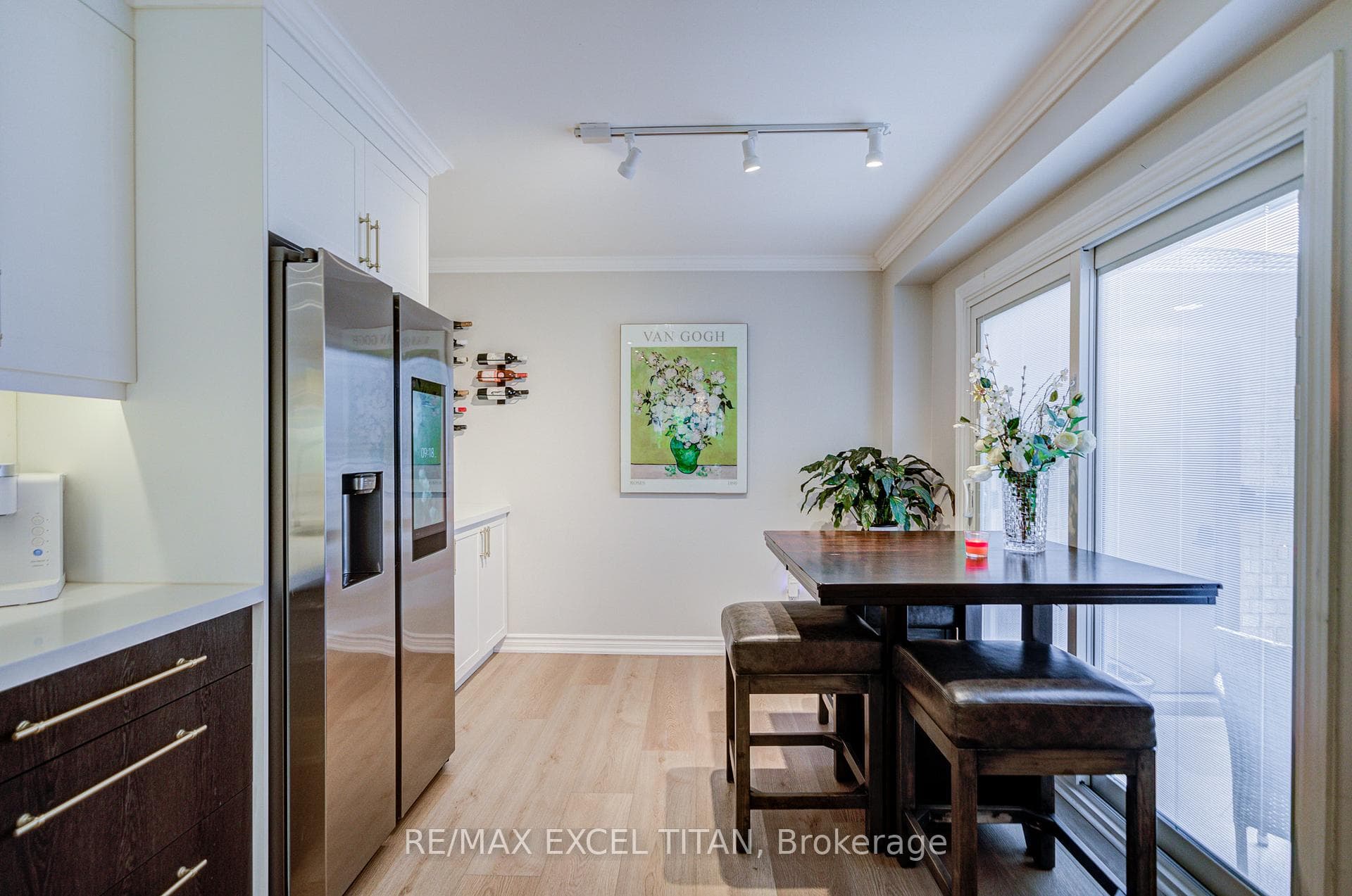 25- 1725 The Chase — property photo