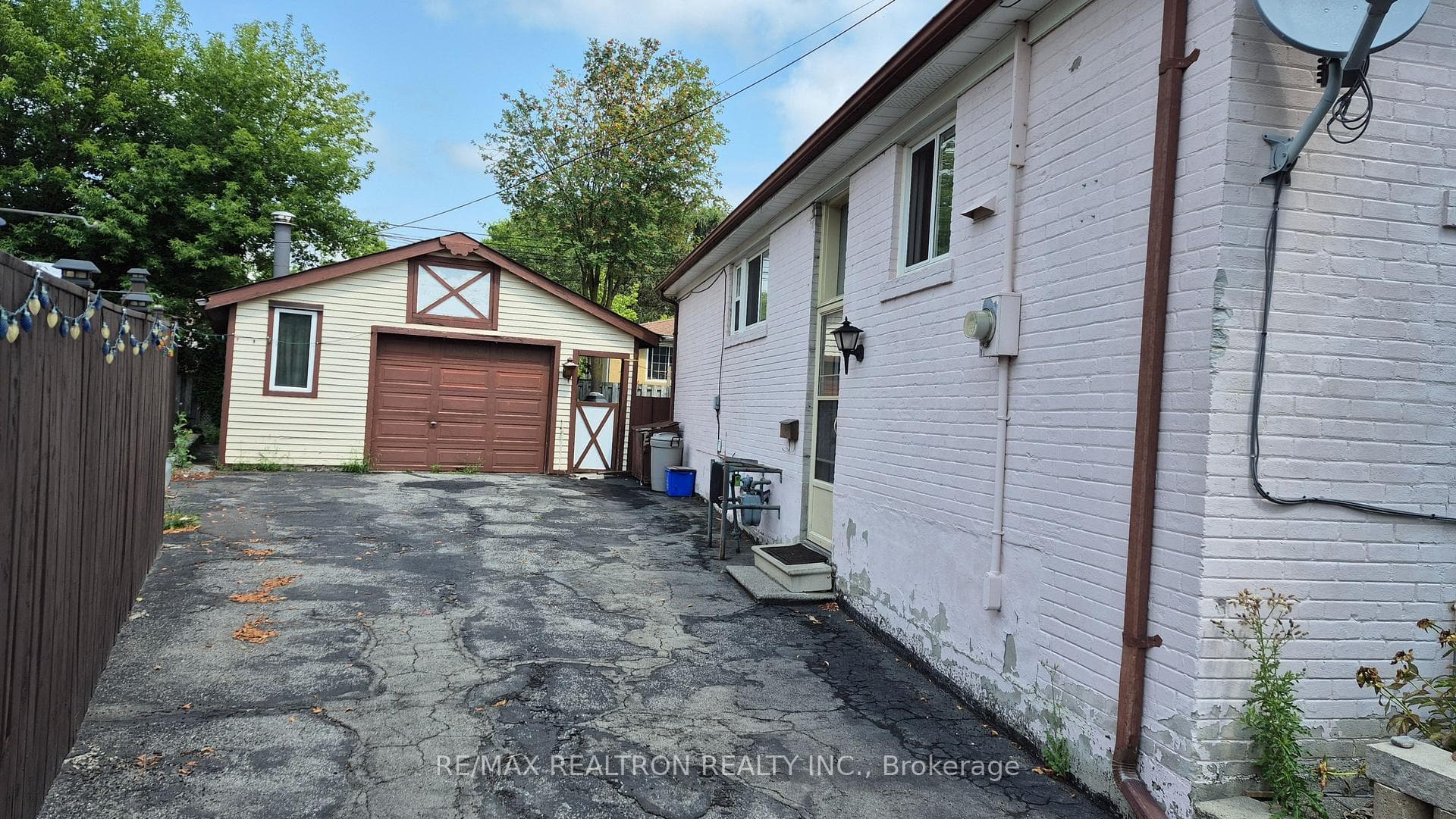 314 Browndale Crescent — property photo