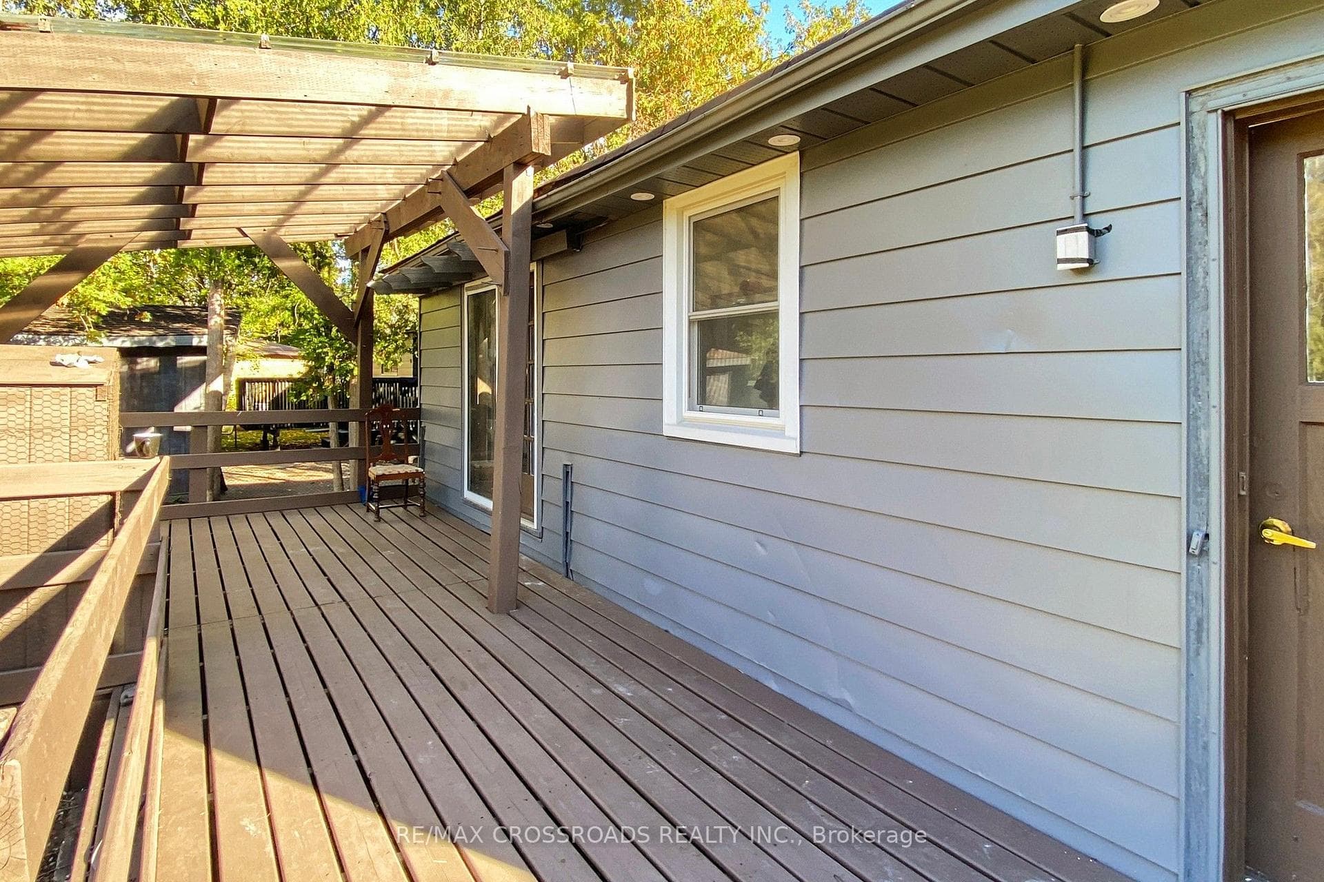 1496 Simcoe Street — property photo