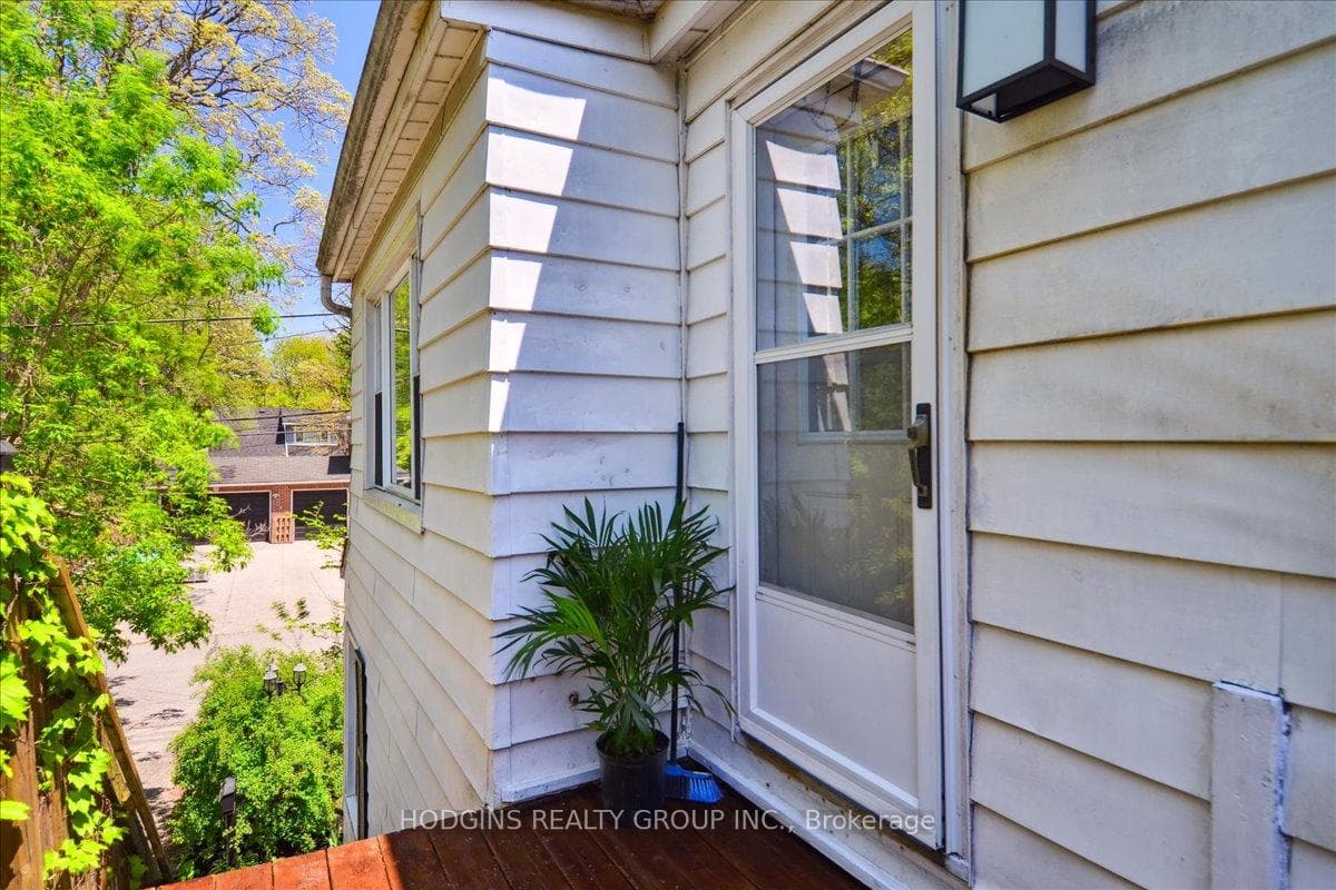 65 Mineola Road — property photo