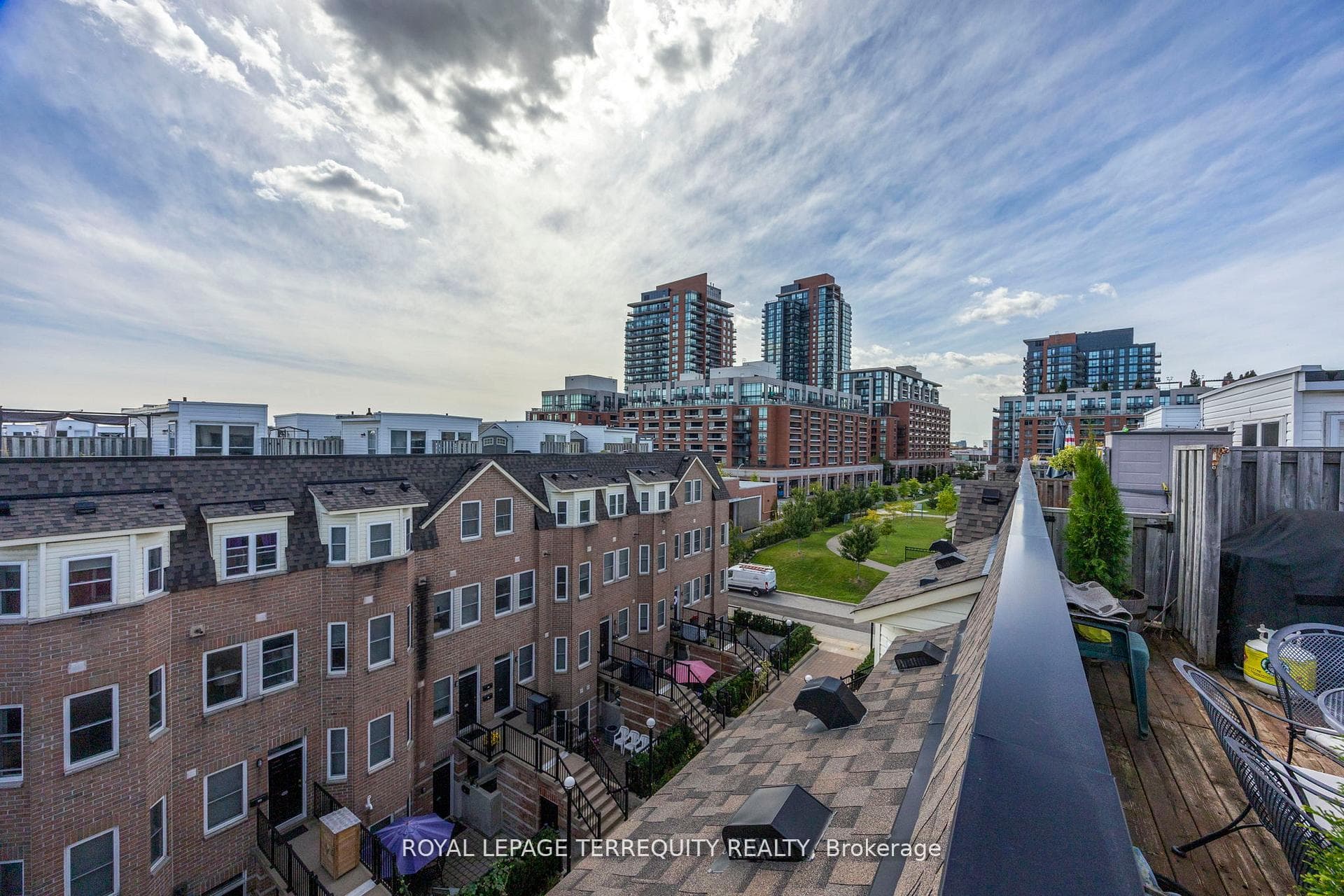 129- 760 Lawrence Avenue — property photo