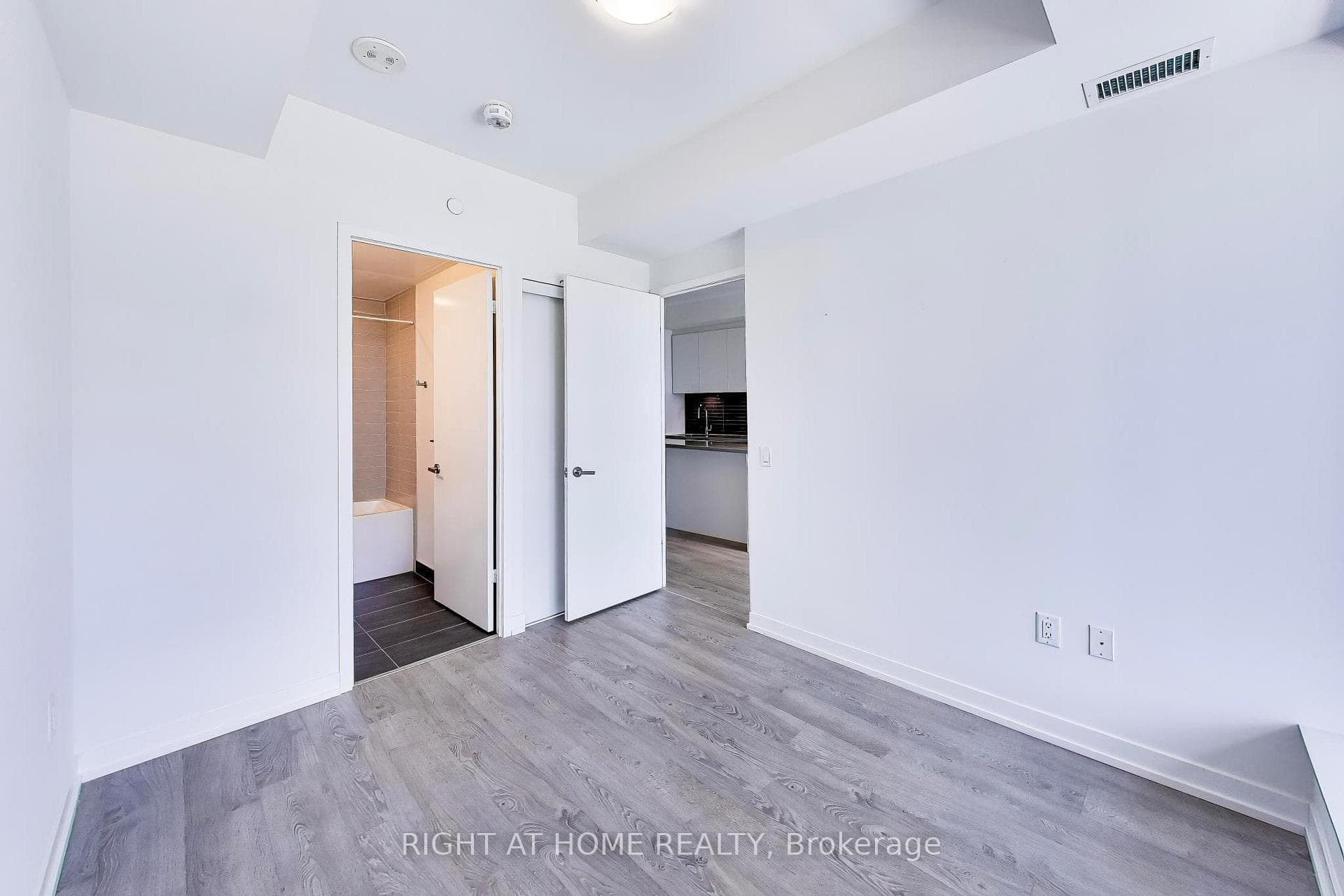 208E- 8868 Yonge Street — property photo