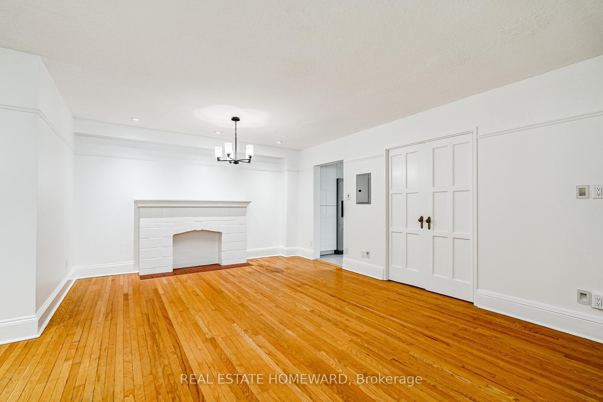 206- 100 Oriole Parkway — property photo