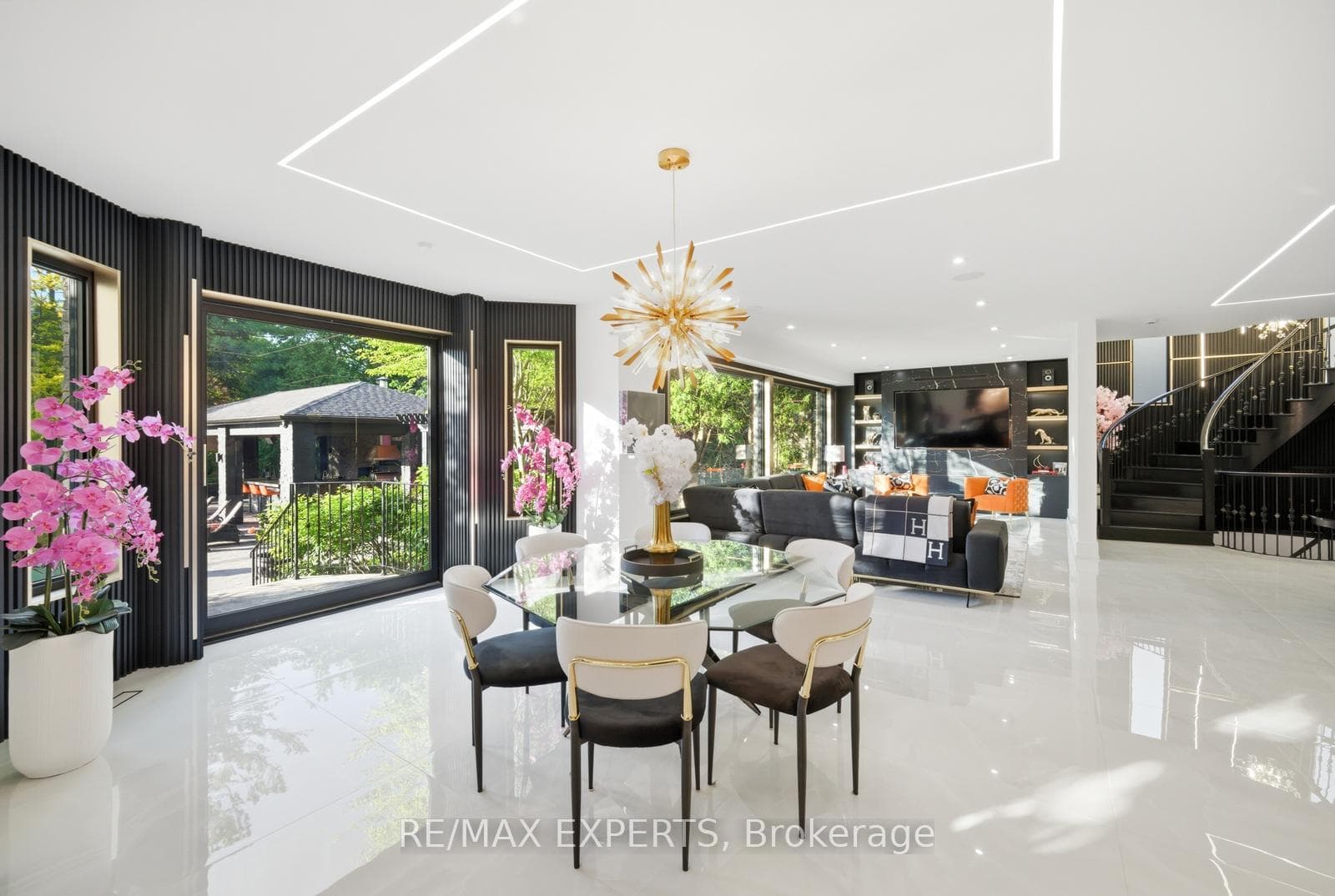 82 Westwood Lane — property photo